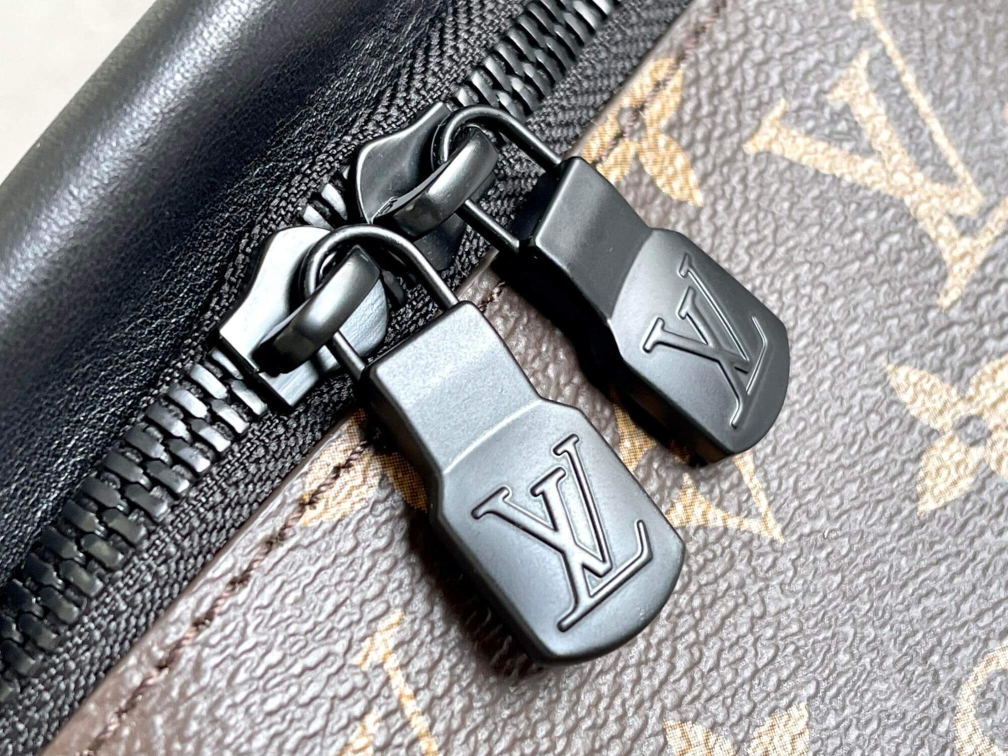 Louis Vuitton DISCOVERY waist Bag Bumbag Monogram M44336 Brown - Image 7