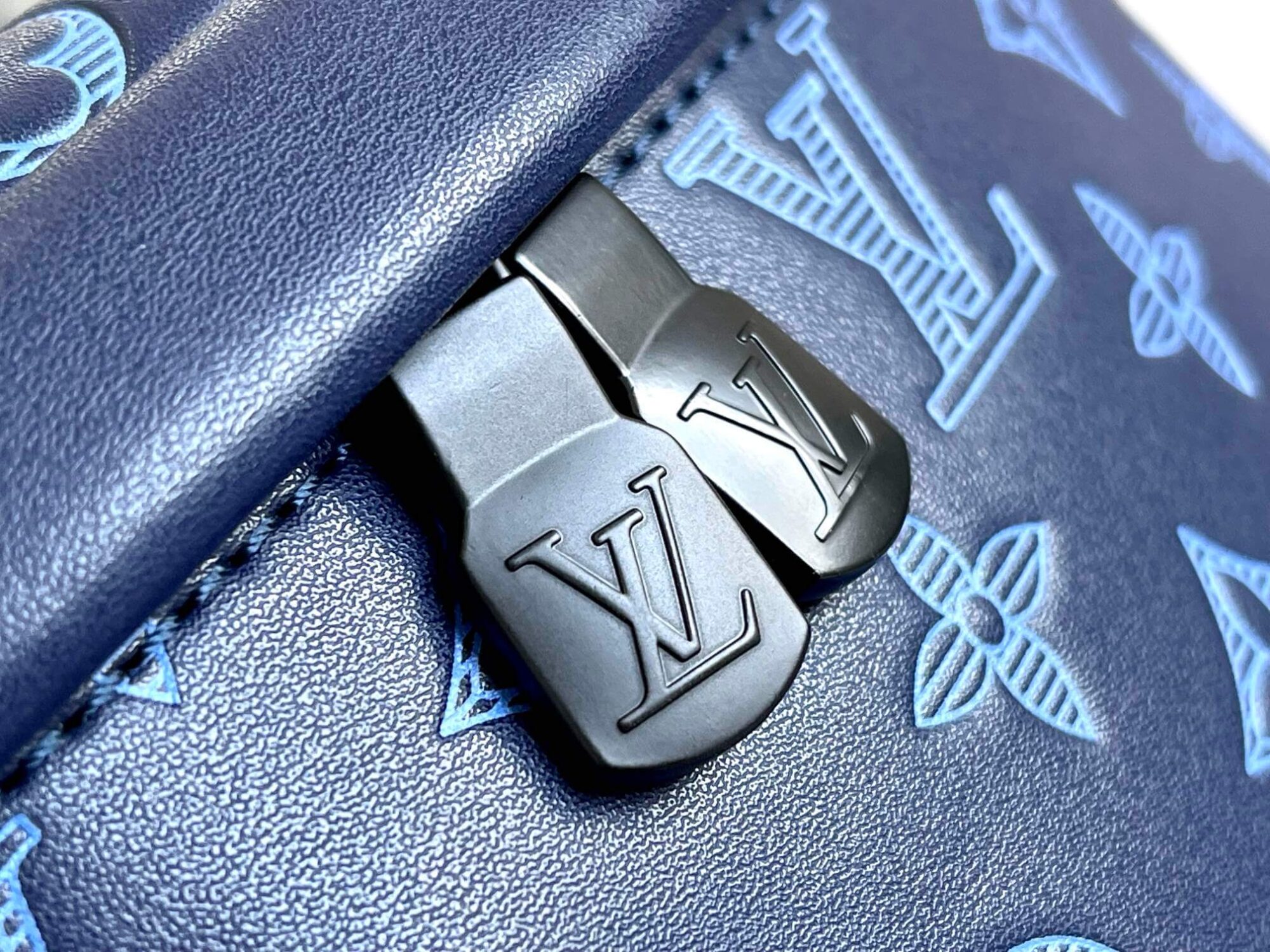 Louis Vuitton Discovery PM BumBag Waist Bag M45729 Navy Blue - Image 7