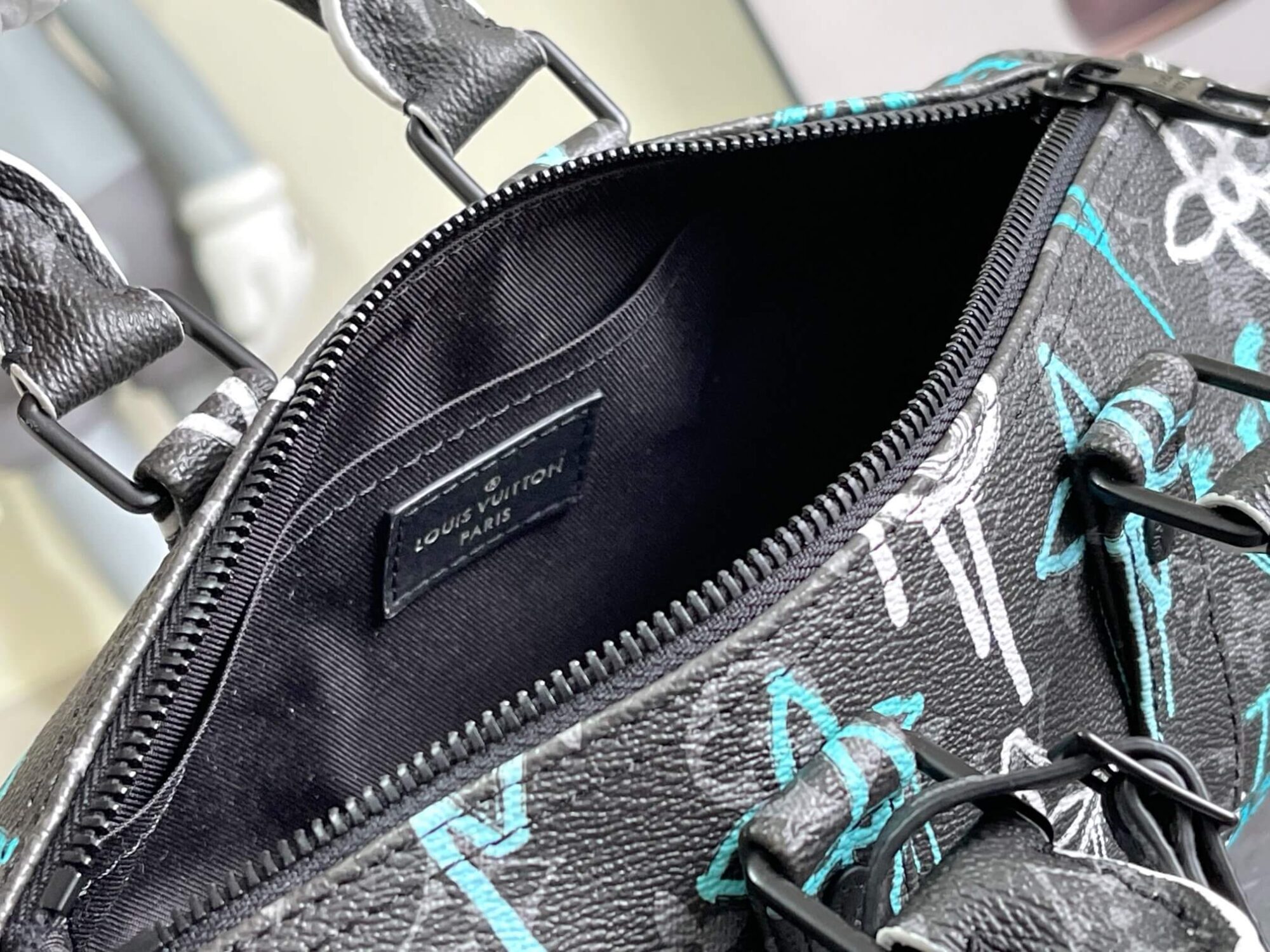 Louis Vuitton Keepall Bondouliiere 25 crossbody bag M21399 Graffiti Green - Image 3
