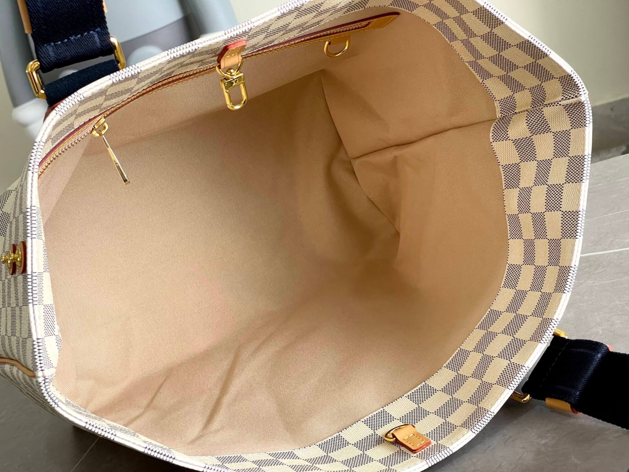 Louis Vuitton LV Damier Azur Canvas Neverfull CABAS Classic Handbag N41180 White Grid (Black Handle) N41179 White Grid (Brown Handle) N41375 White Grid (Black Handle) - Image 21
