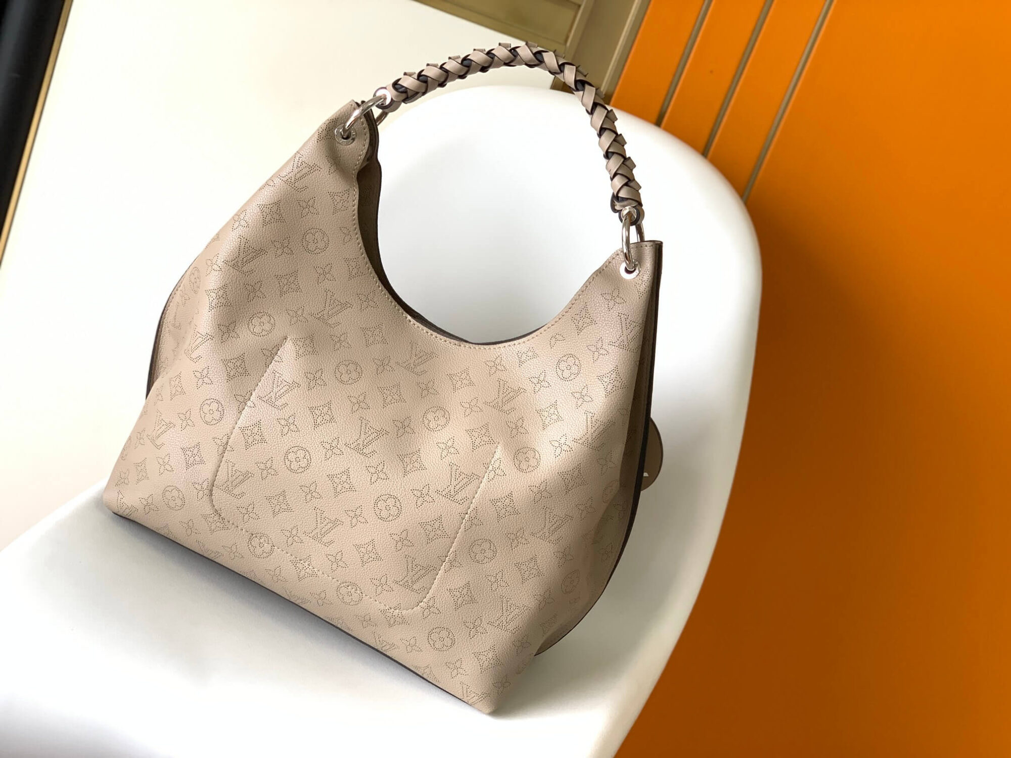 Louis Vuitton LV Monogram Mahina Carmel Hobo Shoulder Bag M56203 White Pink M52950 Black M21775 Crazy Gray Beige M14310 Navy Blue M53188 Cream Beige - Image 30