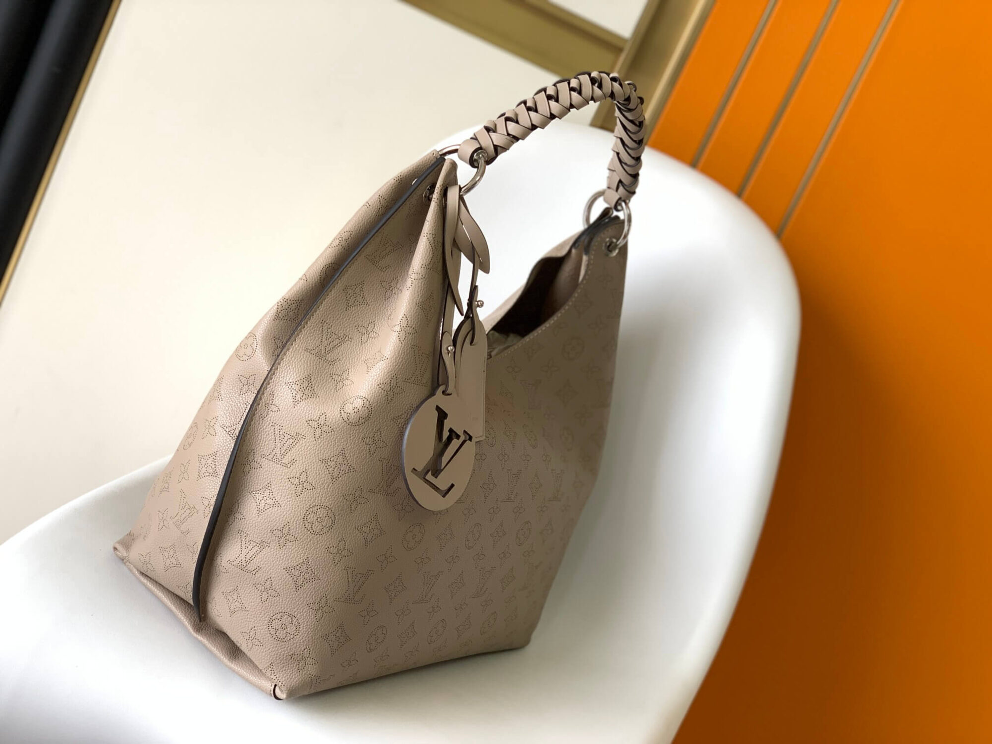 Louis Vuitton LV Monogram Mahina Carmel Hobo Shoulder Bag M56203 White Pink M52950 Black M21775 Crazy Gray Beige M14310 Navy Blue M53188 Cream Beige - Image 32