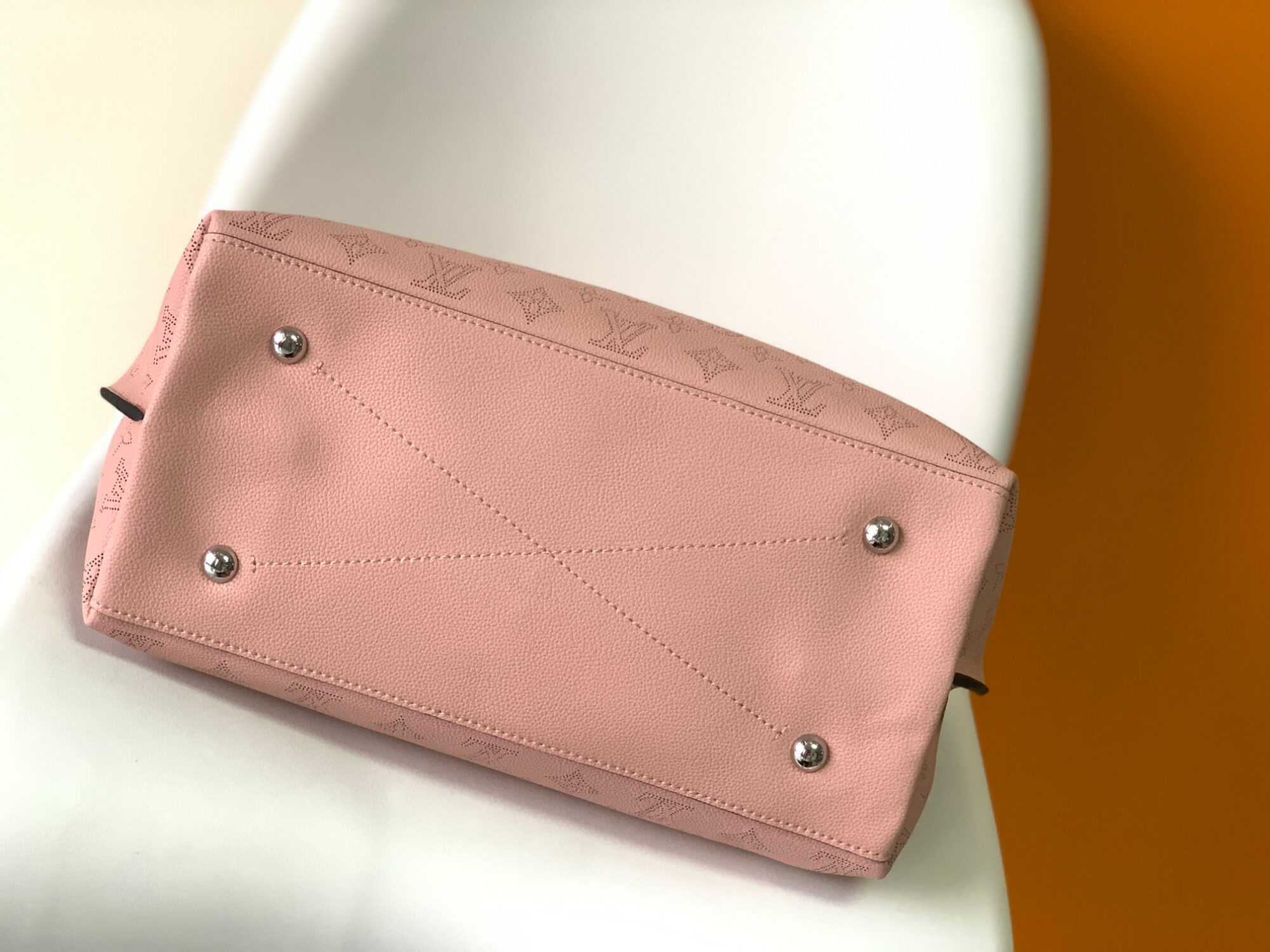 Louis Vuitton LV Monogram Mahina Carmel Hobo Shoulder Bag M56203 White Pink M52950 Black M21775 Crazy Gray Beige M14310 Navy Blue M53188 Cream Beige - Image 28