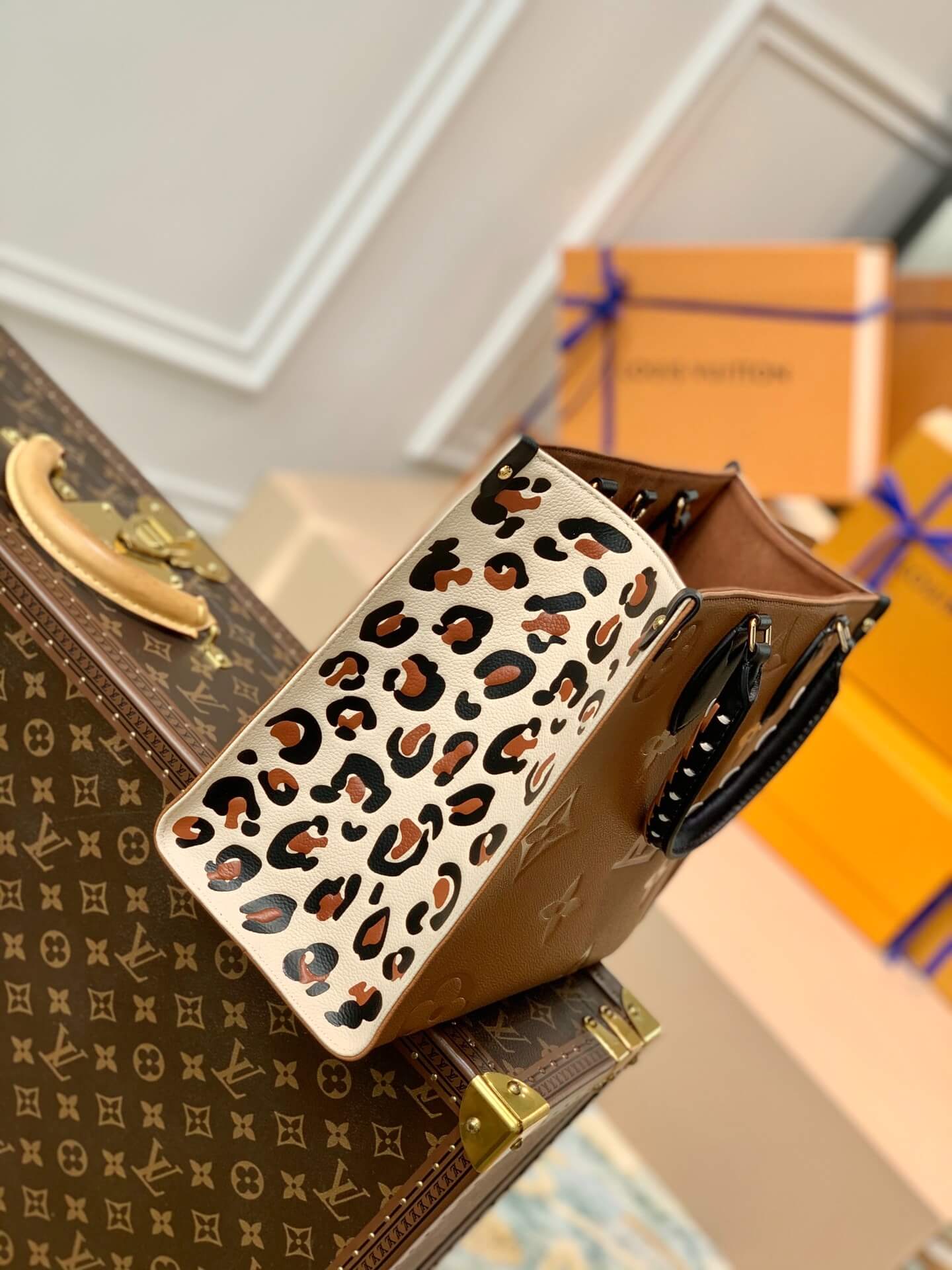 Louis Vuitton LV Monogram OnTheGo MM Tote Handbag M58521 Caramel M58522 Black - Image 3