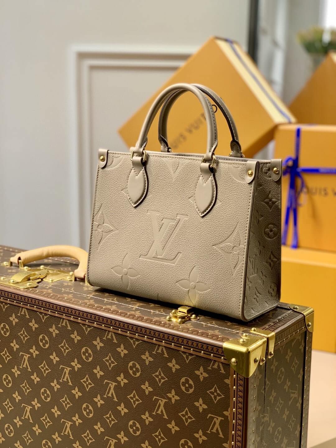 Louis Vuitton LV Monogram Onthego MM Tote Bag M45595 Black M45607 Turtledove Gray - Image 19