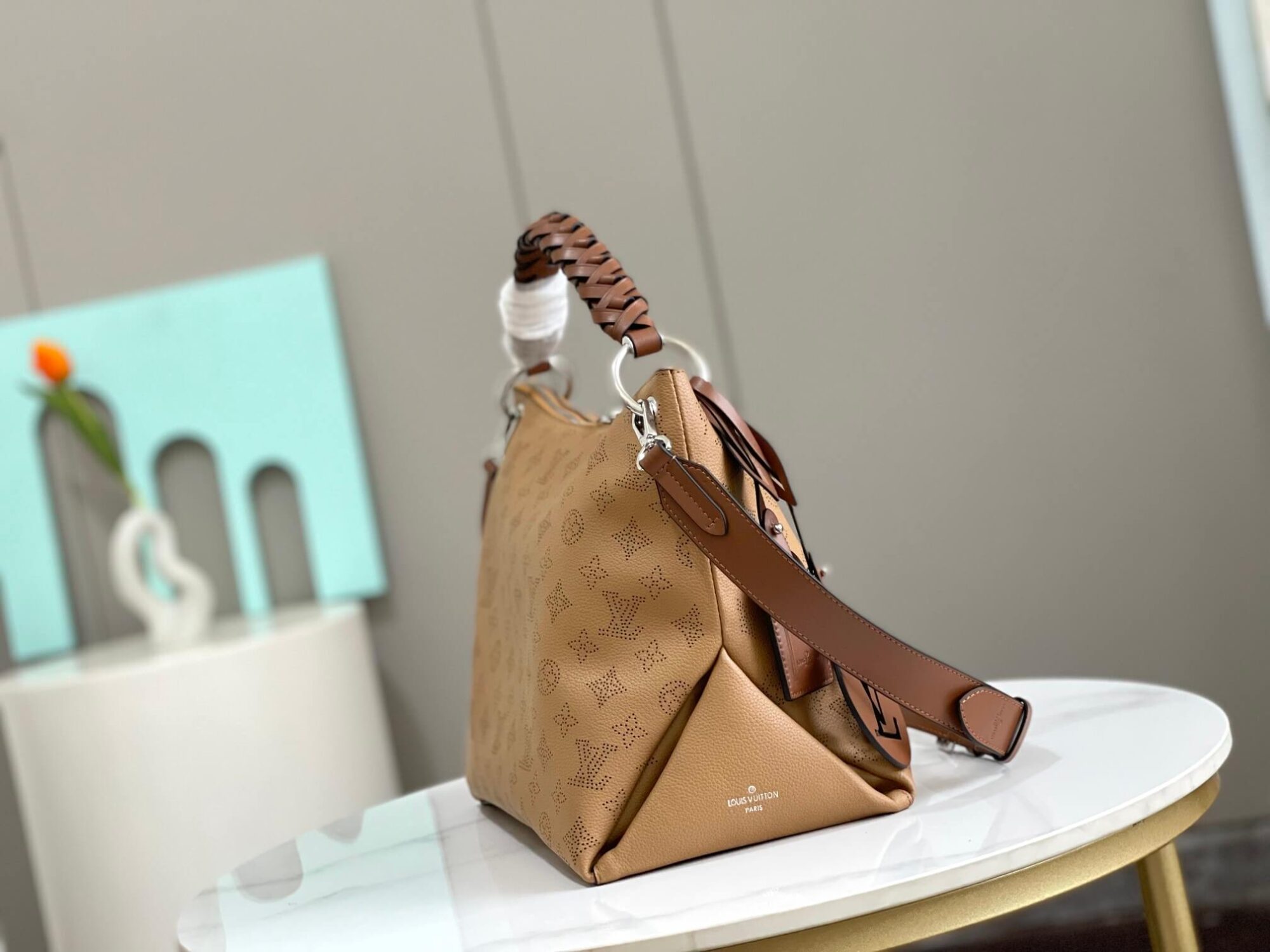 Louis Vuitton Monogram Beaubourg Hobo MM Mahina Bag M56073 Balck M56073 White M56084 Galet Gray - Caramel - Image 31
