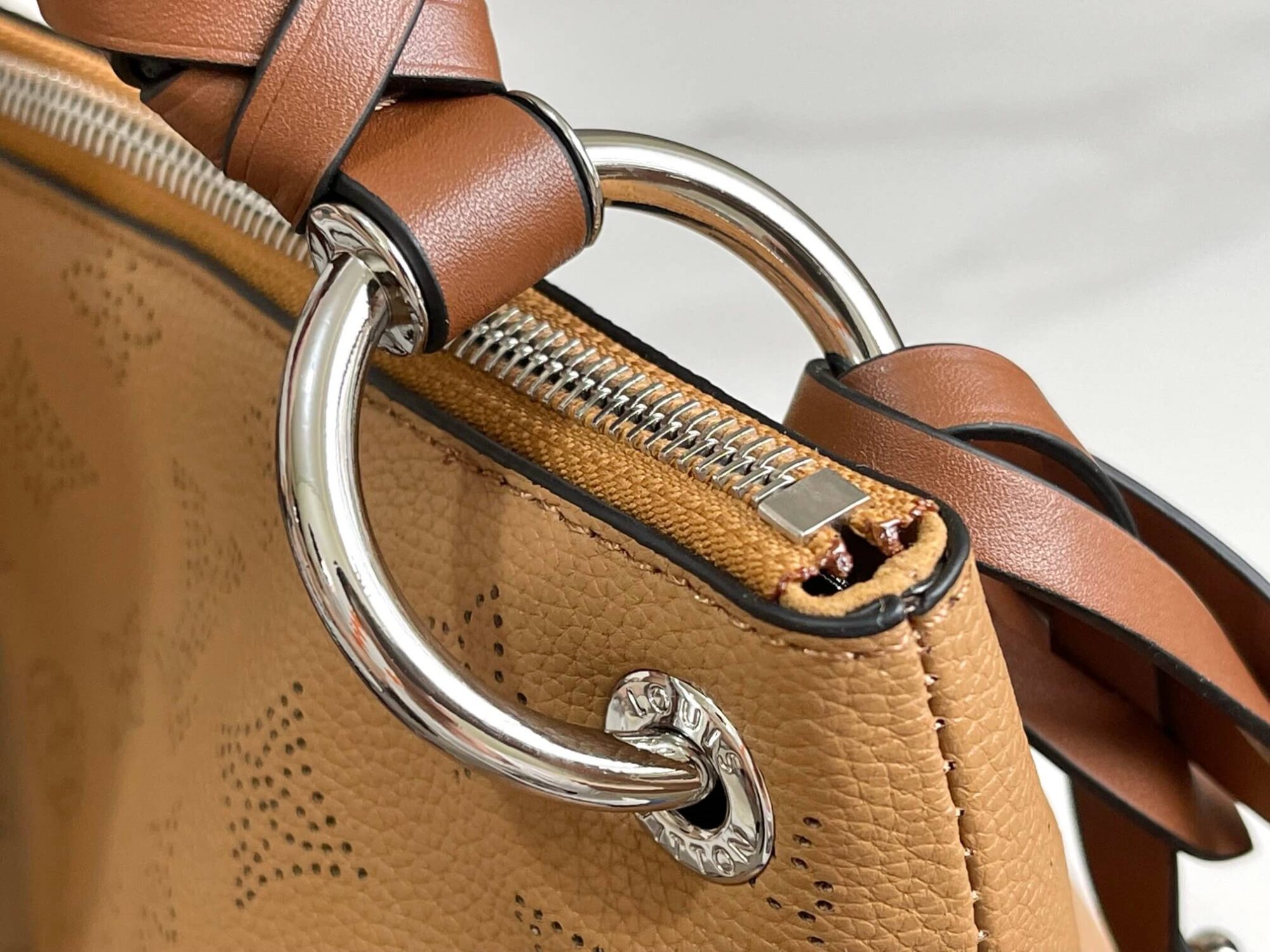 Louis Vuitton Monogram Beaubourg Hobo MM Mahina Bag M56073 Balck M56073 White M56084 Galet Gray - Caramel - Image 35