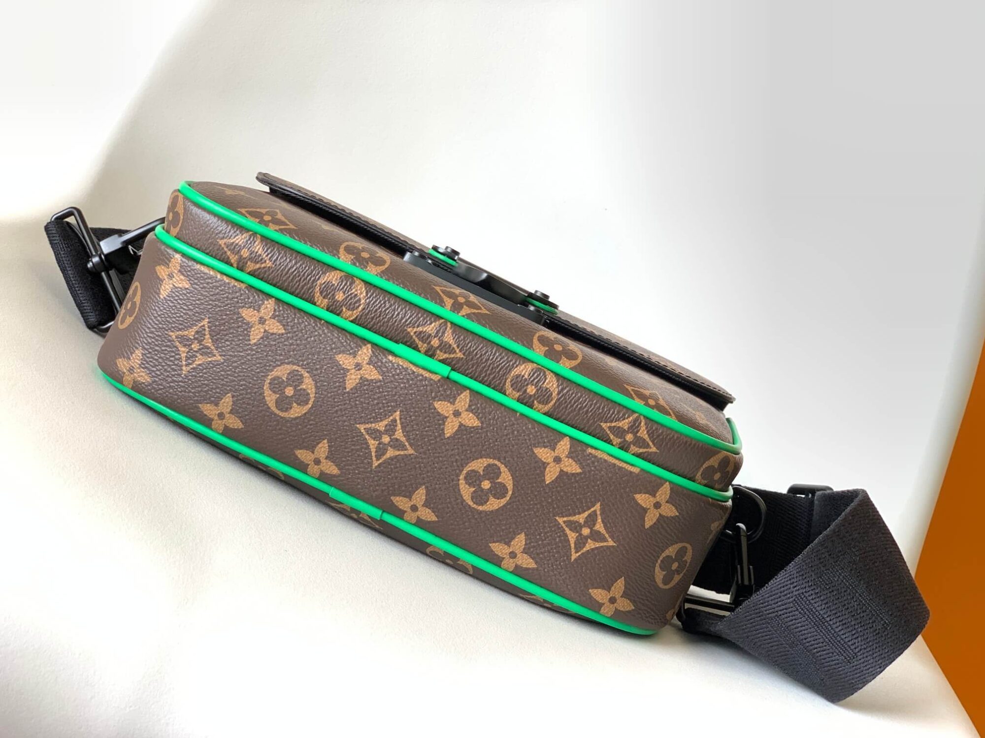 Louis Vuitton Monogram Macassar Canvas S LOCK MESSENGER Bag M45806 black flower M45806 black M45863 blue M46243 purple M46246 green M46688 Orange - Image 43