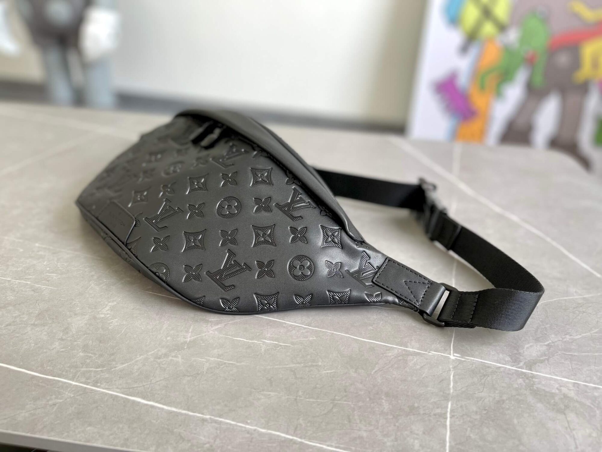 Louis Vuitton Monogram Shadow Calf Leather Discovery BumBag M44388 Black - Image 9