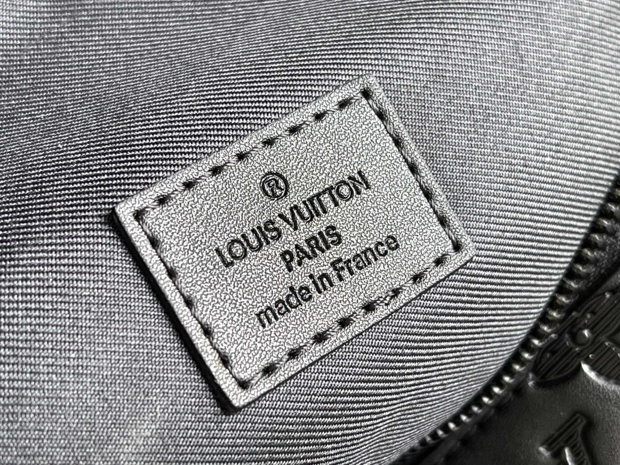 Louis Vuitton Monogram Shadow Calf Leather Discovery BumBag M44388 Black - Image 4