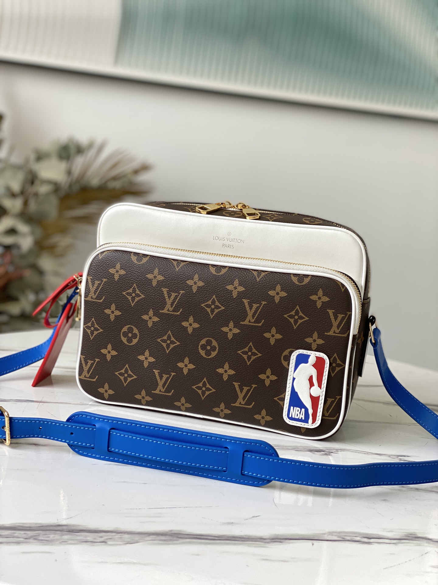 Louis Vuitton Monogram canvas LVxNBA Nil messenger Shoulder bag M45583 Brown-Blue