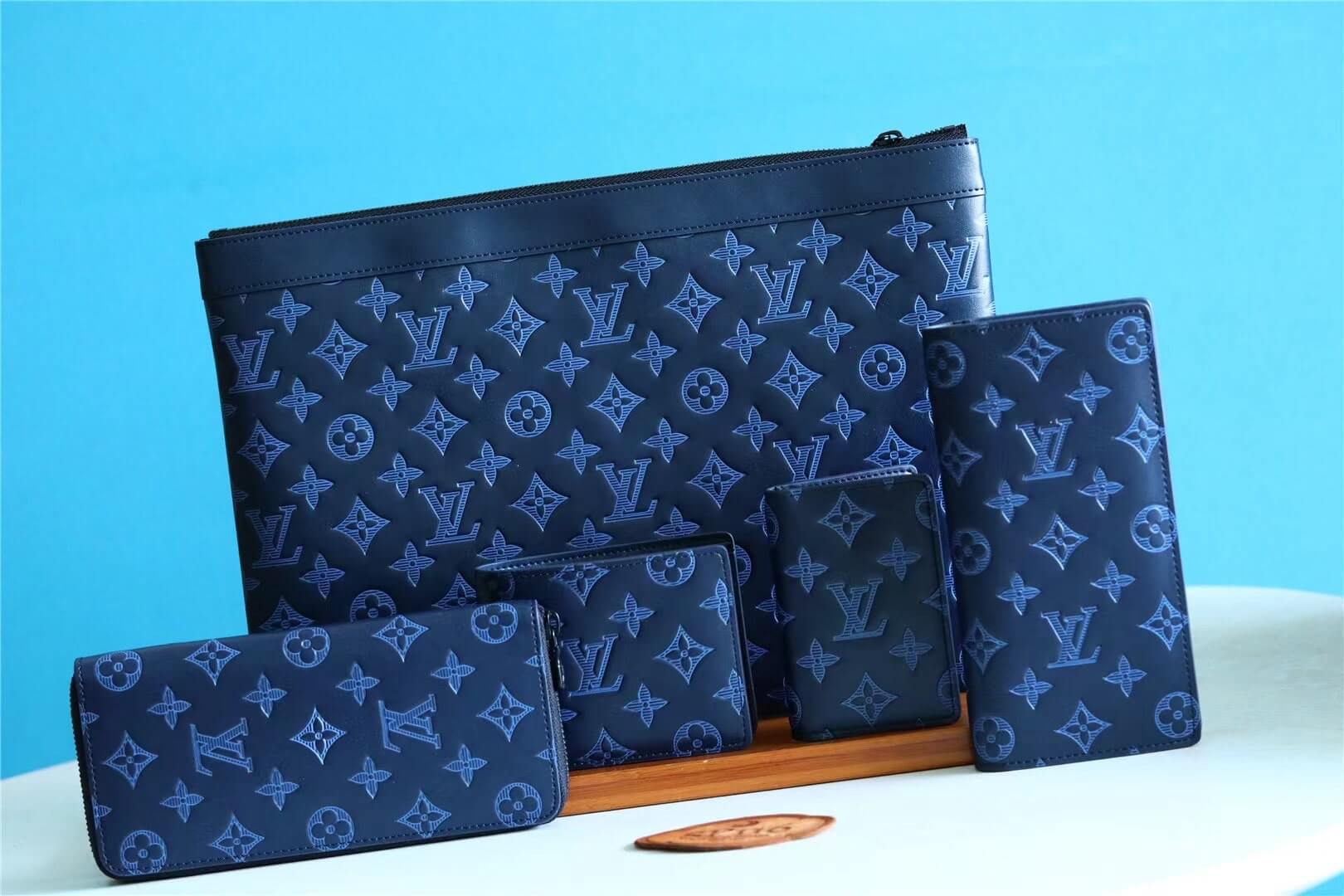 Louis Vuitton LV Monogram Shadow Discovery Pochette GM Handbag M80425 Navy Blue - Image 10