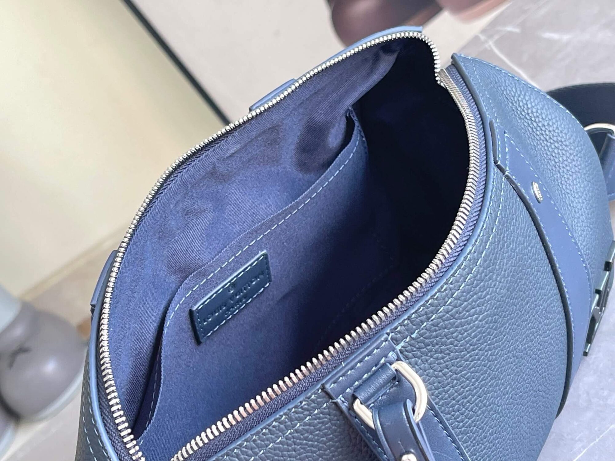 Louis Vuitton LV Aerogram City Keepall 27 Shoulder HandBag M21437 Khaki Green M21438 Yellow Navy Blue M59255 Black M59328 Grey - Image 3