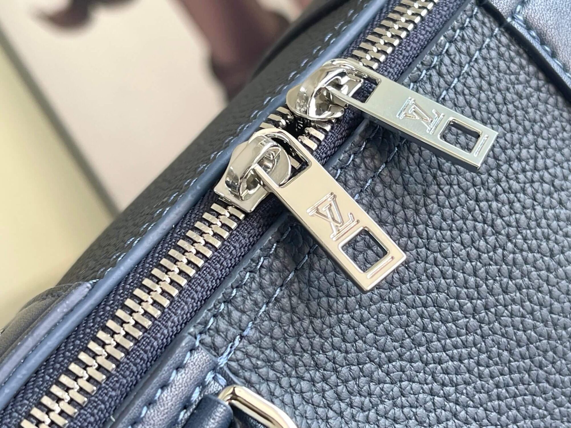 Louis Vuitton LV Aerogram City Keepall 27 Shoulder HandBag M21437 Khaki Green M21438 Yellow Navy Blue M59255 Black M59328 Grey - Image 8