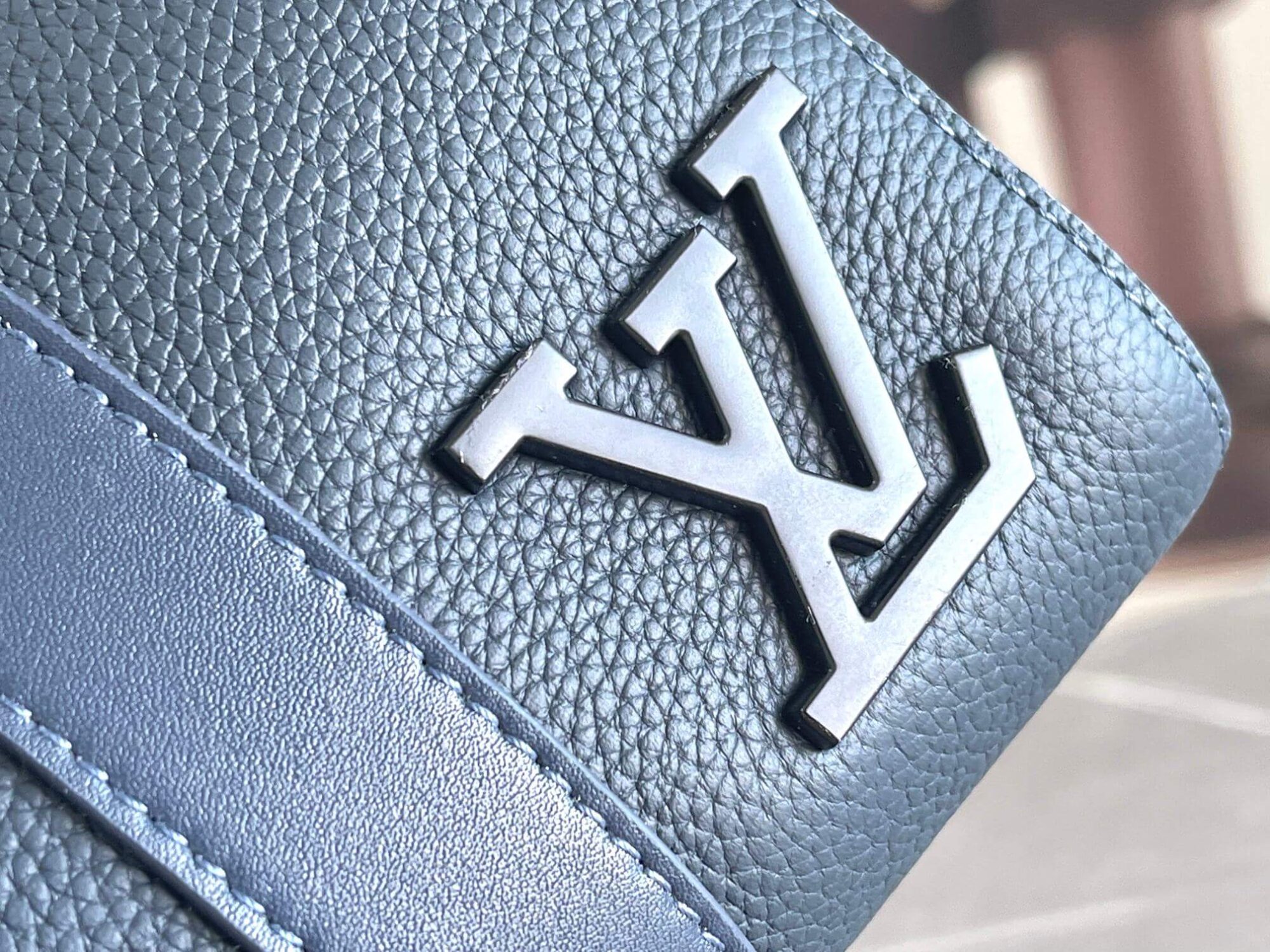 Louis Vuitton LV Aerogram City Keepall 27 Shoulder HandBag M21437 Khaki Green M21438 Yellow Navy Blue M59255 Black M59328 Grey - Image 6
