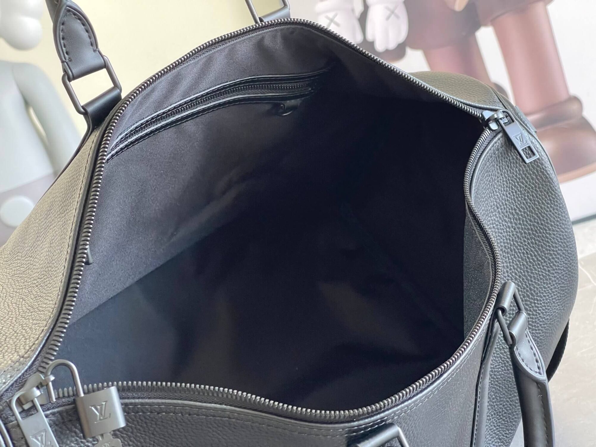 Louis Vuitton LV Aerogram Coated Canvas Keepall Bandoulière 50 Travel Shoulder Bag M21420 Black M21536 Khaki M23727 Atlantic Blue - Dark Blue - Image 4