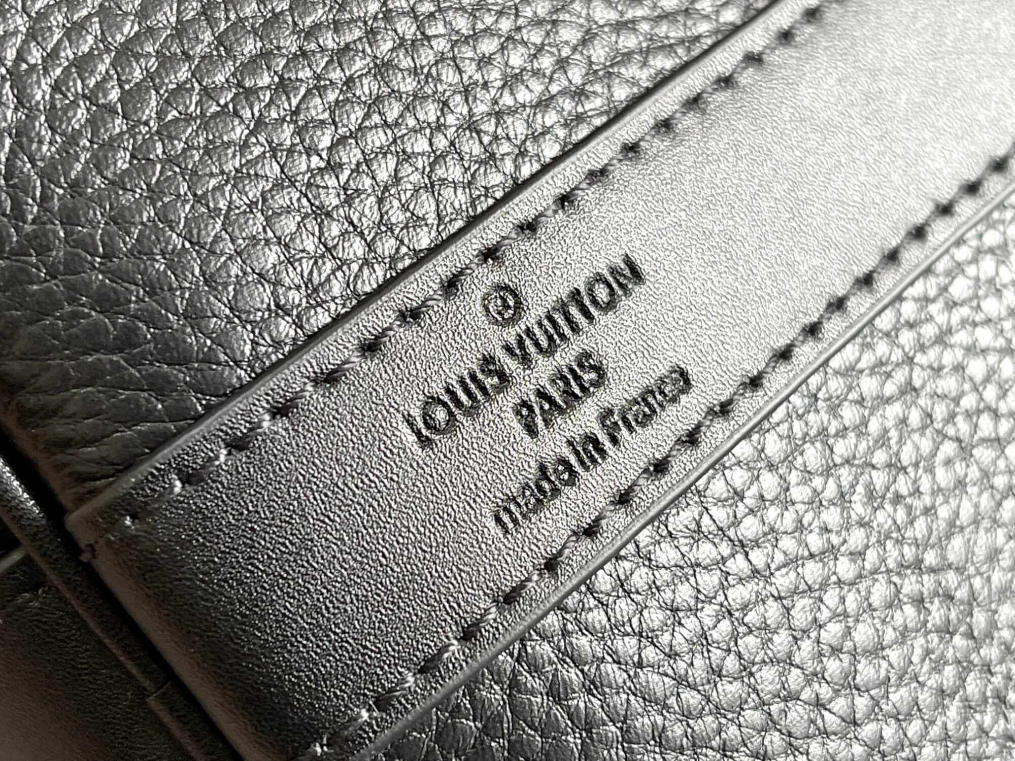 Louis Vuitton LV Aerogram Keepall Bandoulière 40 Travel Shoulder Handbag M57088 Black - Image 8
