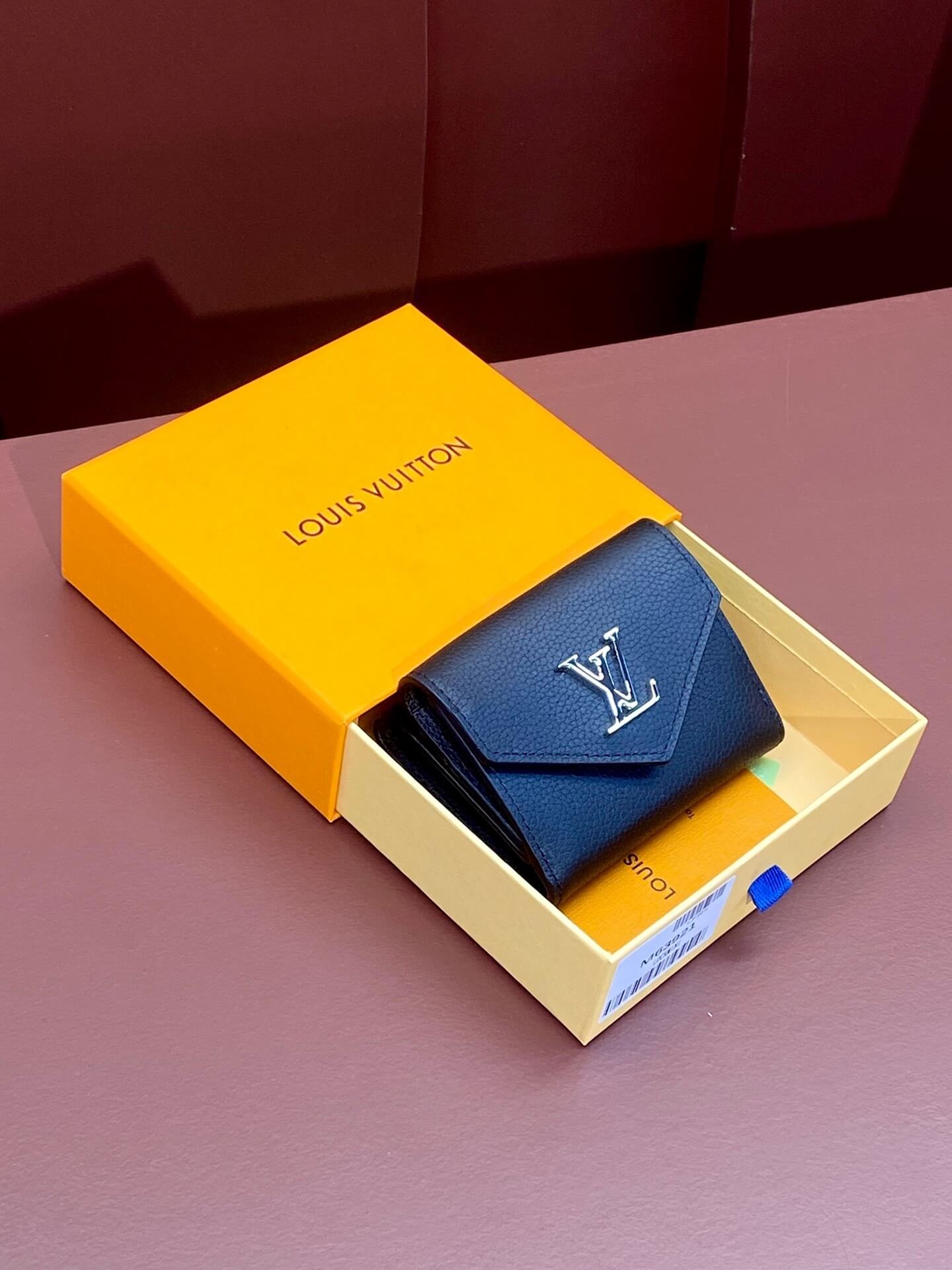 Louis Vuitton LV Calf leather Lockmini wallet M63921 Black M69340 Beige