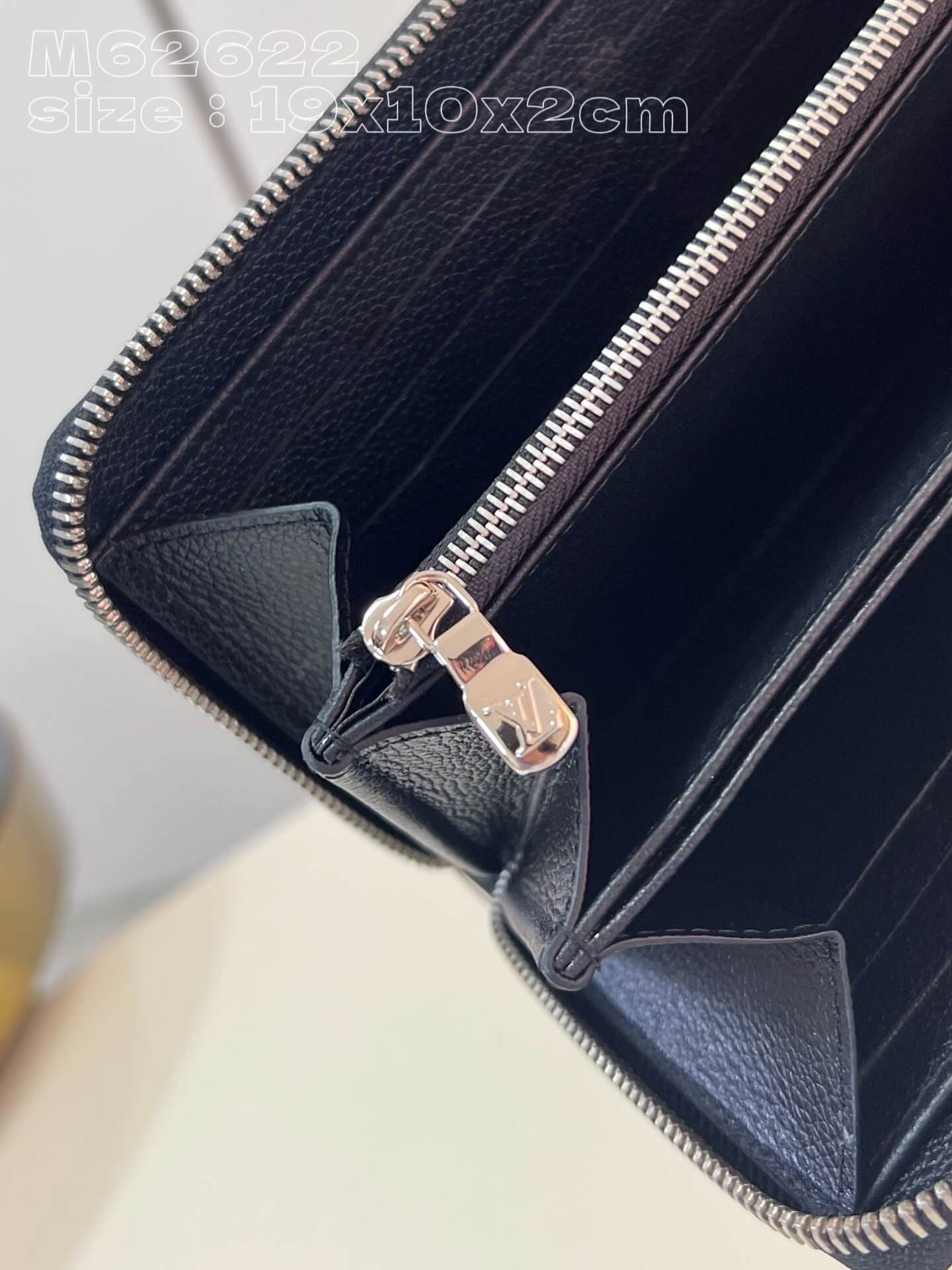 Louis Vuitton LV Calf leather Long Lockme Zippy Wallet M62622 Black - Image 5