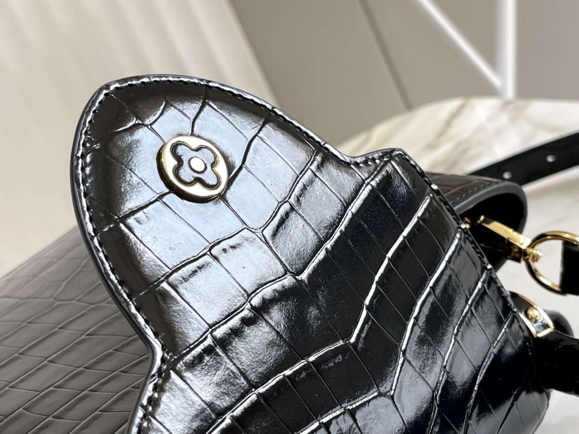 Louis Vuitton LV Crocodile pattern CAPUCINES Large Handbag N93419/M48865 Medium Handbag N93163/M48865 Small Handbag N94227/M48865 Black - White - Red - Green - Yellow - Image 8