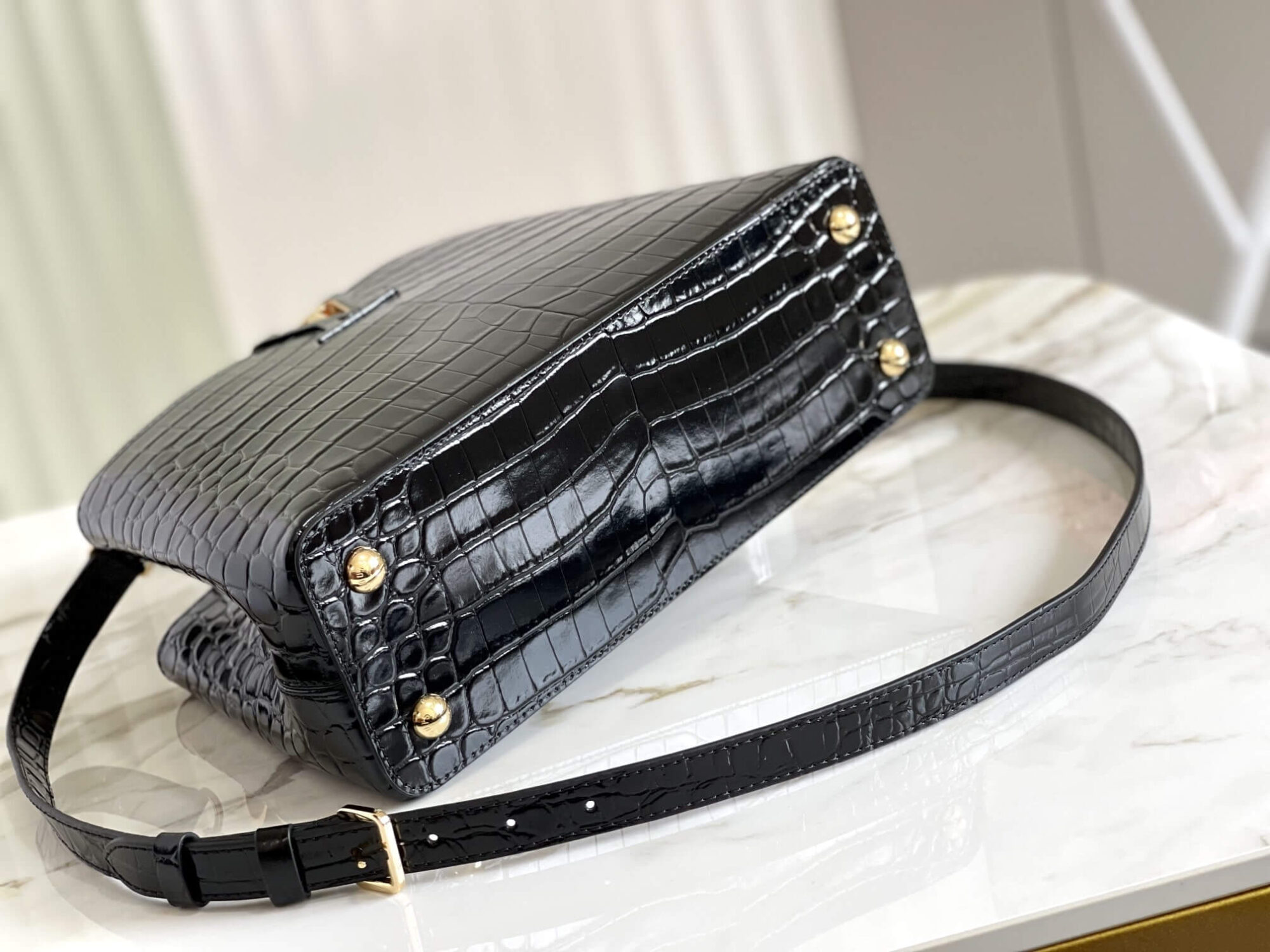 Louis Vuitton LV Crocodile pattern CAPUCINES Large Handbag N93419/M48865 Medium Handbag N93163/M48865 Small Handbag N94227/M48865 Black - White - Red - Green - Yellow - Image 10