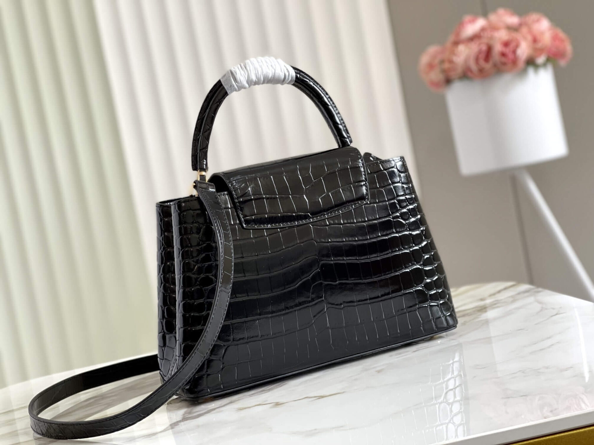 Louis Vuitton LV Crocodile pattern CAPUCINES Large Handbag N93419/M48865 Medium Handbag N93163/M48865 Small Handbag N94227/M48865 Black - White - Red - Green - Yellow - Image 3