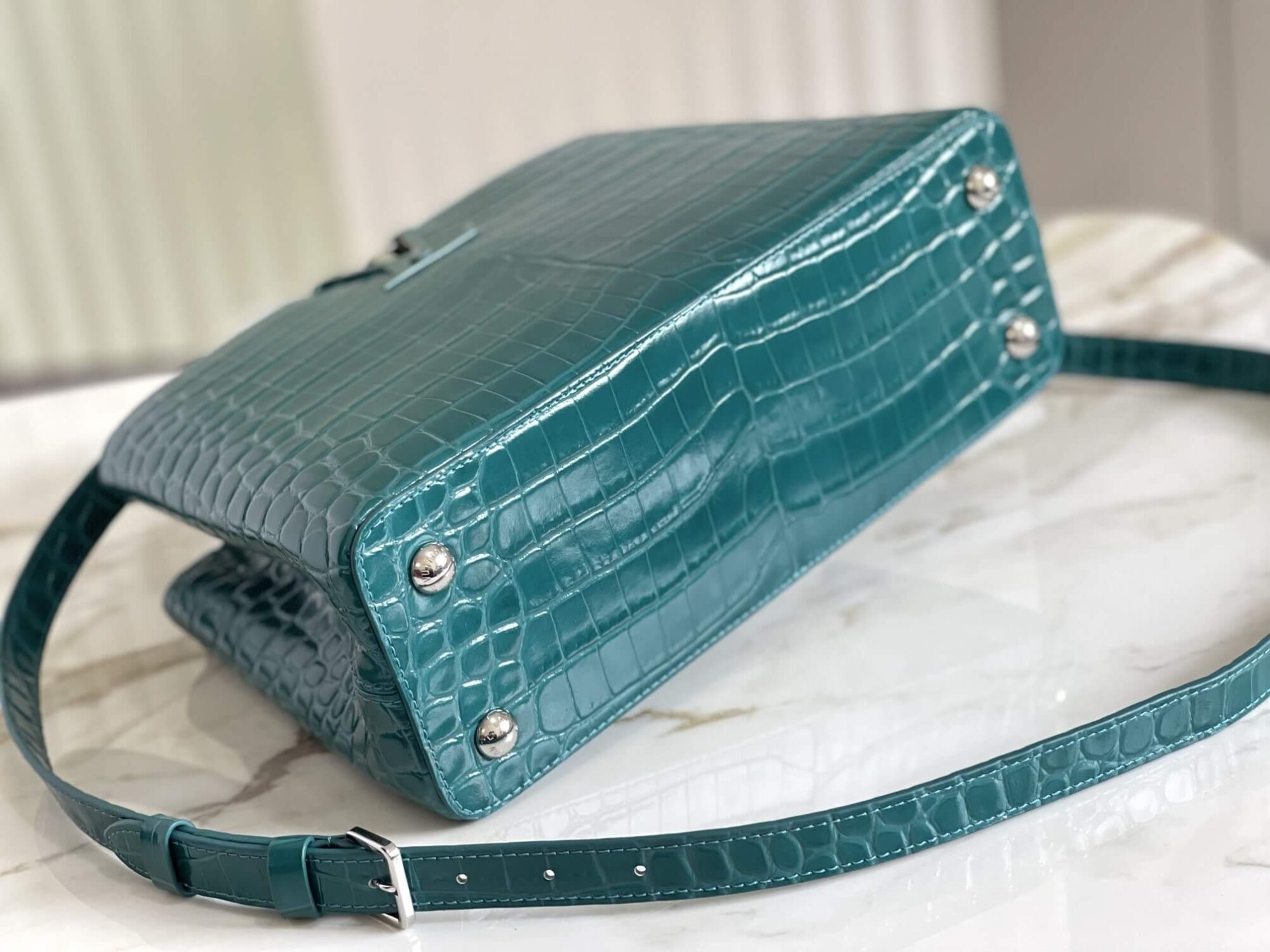 Louis Vuitton LV Crocodile pattern CAPUCINES Large Handbag N93419/M48865 Medium Handbag N93163/M48865 Small Handbag N94227/M48865 Black - White - Red - Green - Yellow - Image 91