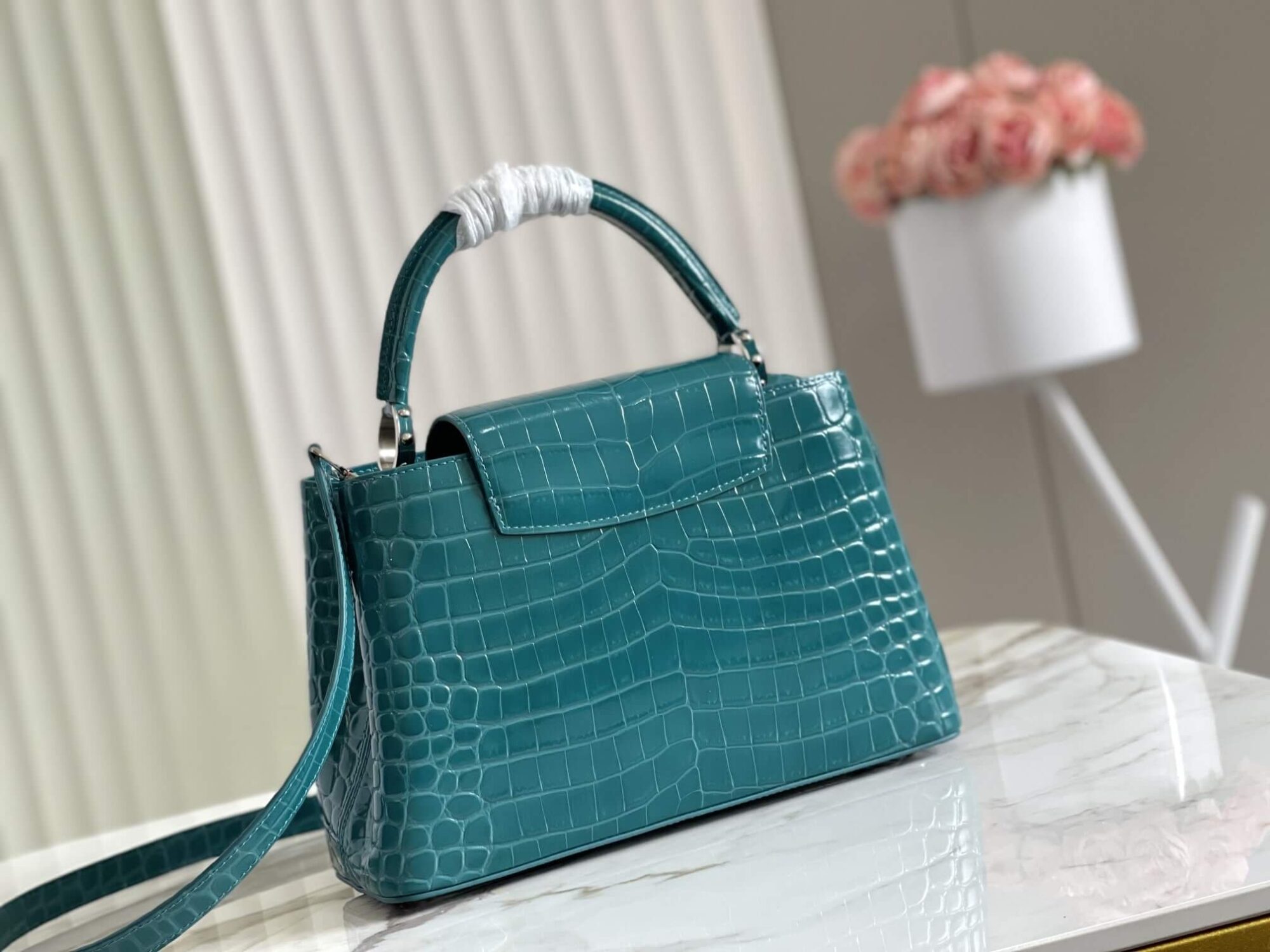 Louis Vuitton LV Crocodile pattern CAPUCINES Large Handbag N93419/M48865 Medium Handbag N93163/M48865 Small Handbag N94227/M48865 Black - White - Red - Green - Yellow - Image 84