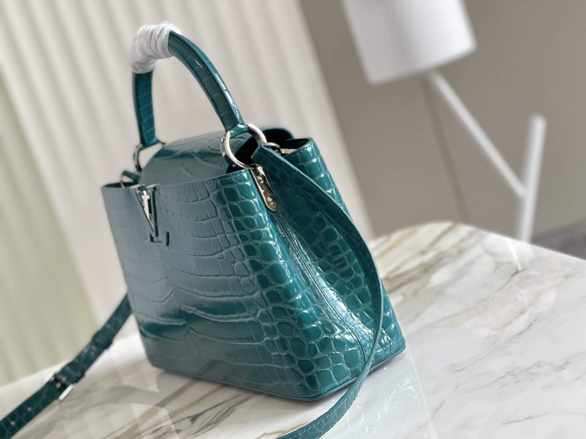Louis Vuitton LV Crocodile pattern CAPUCINES Large Handbag N93419/M48865 Medium Handbag N93163/M48865 Small Handbag N94227/M48865 Black - White - Red - Green - Yellow - Image 85