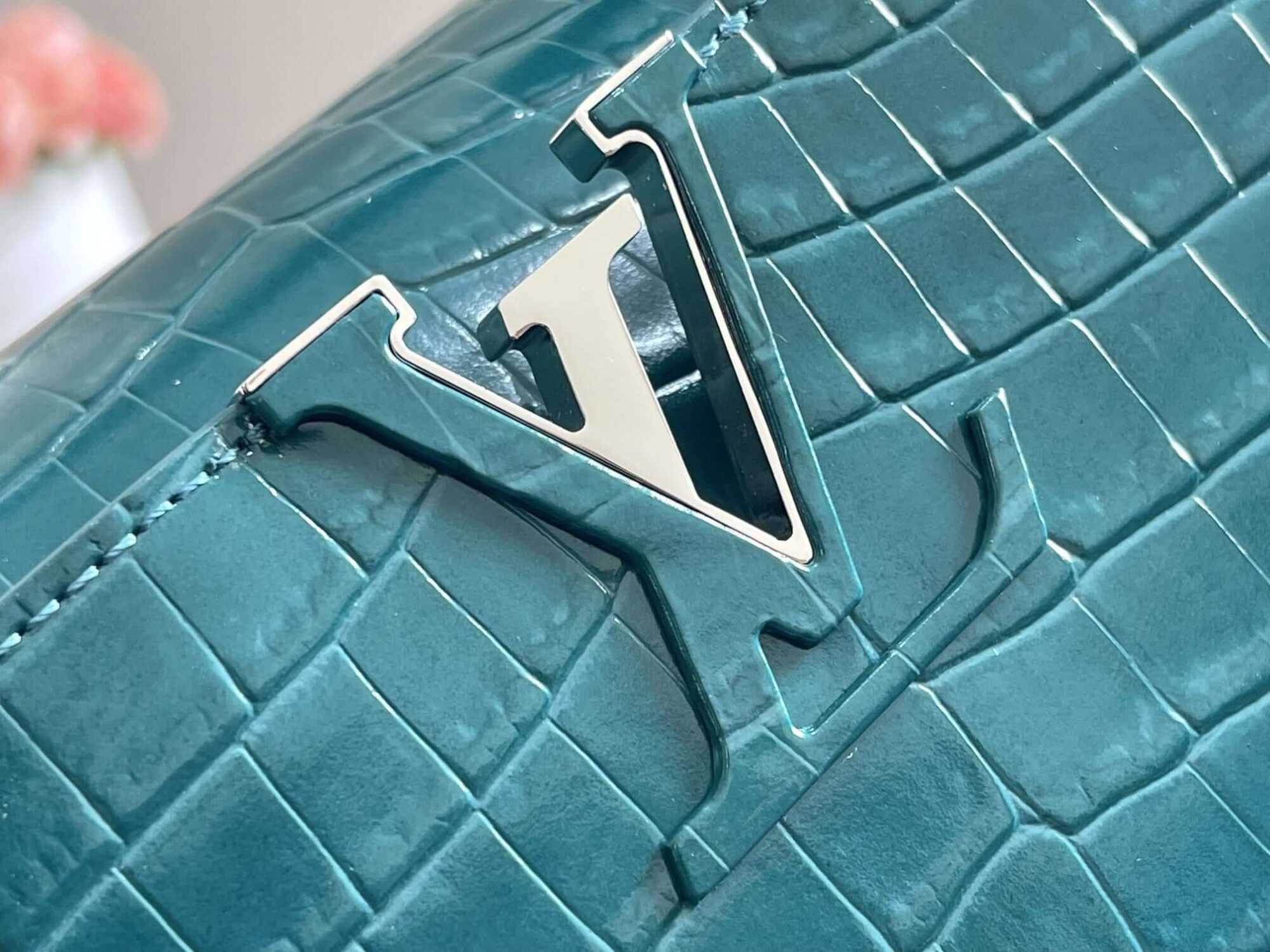 Louis Vuitton LV Crocodile pattern CAPUCINES Large Handbag N93419/M48865 Medium Handbag N93163/M48865 Small Handbag N94227/M48865 Black - White - Red - Green - Yellow - Image 87
