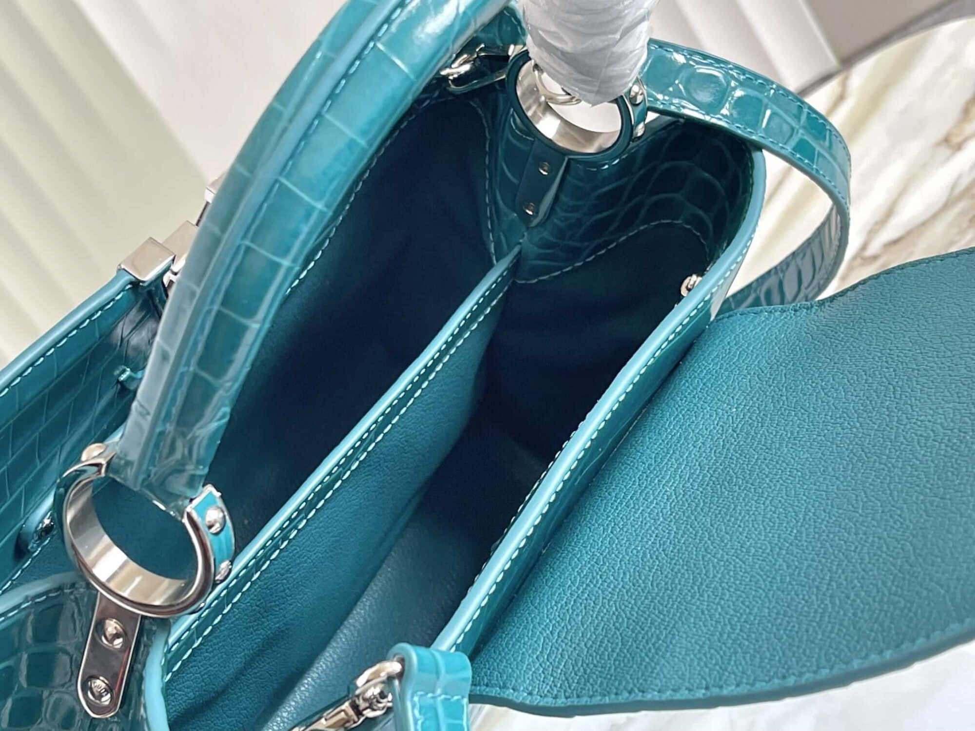 Louis Vuitton LV Crocodile pattern CAPUCINES Large Handbag N93419/M48865 Medium Handbag N93163/M48865 Small Handbag N94227/M48865 Black - White - Red - Green - Yellow - Image 86