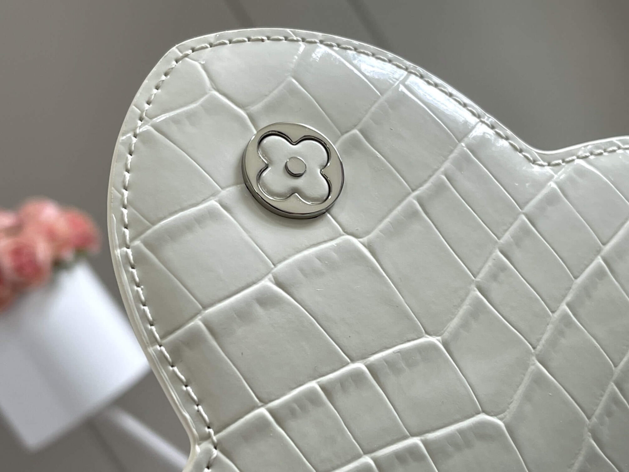 Louis Vuitton LV Crocodile pattern CAPUCINES Large Handbag N93419/M48865 Medium Handbag N93163/M48865 Small Handbag N94227/M48865 Black - White - Red - Green - Yellow - Image 35