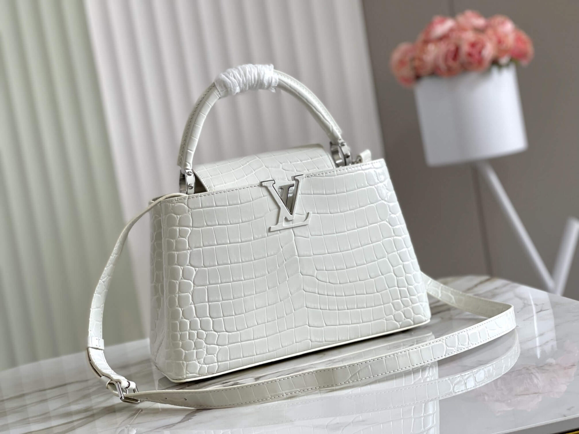 Louis Vuitton LV Crocodile pattern CAPUCINES Large Handbag N93419/M48865 Medium Handbag N93163/M48865 Small Handbag N94227/M48865 Black - White - Red - Green - Yellow - Image 29