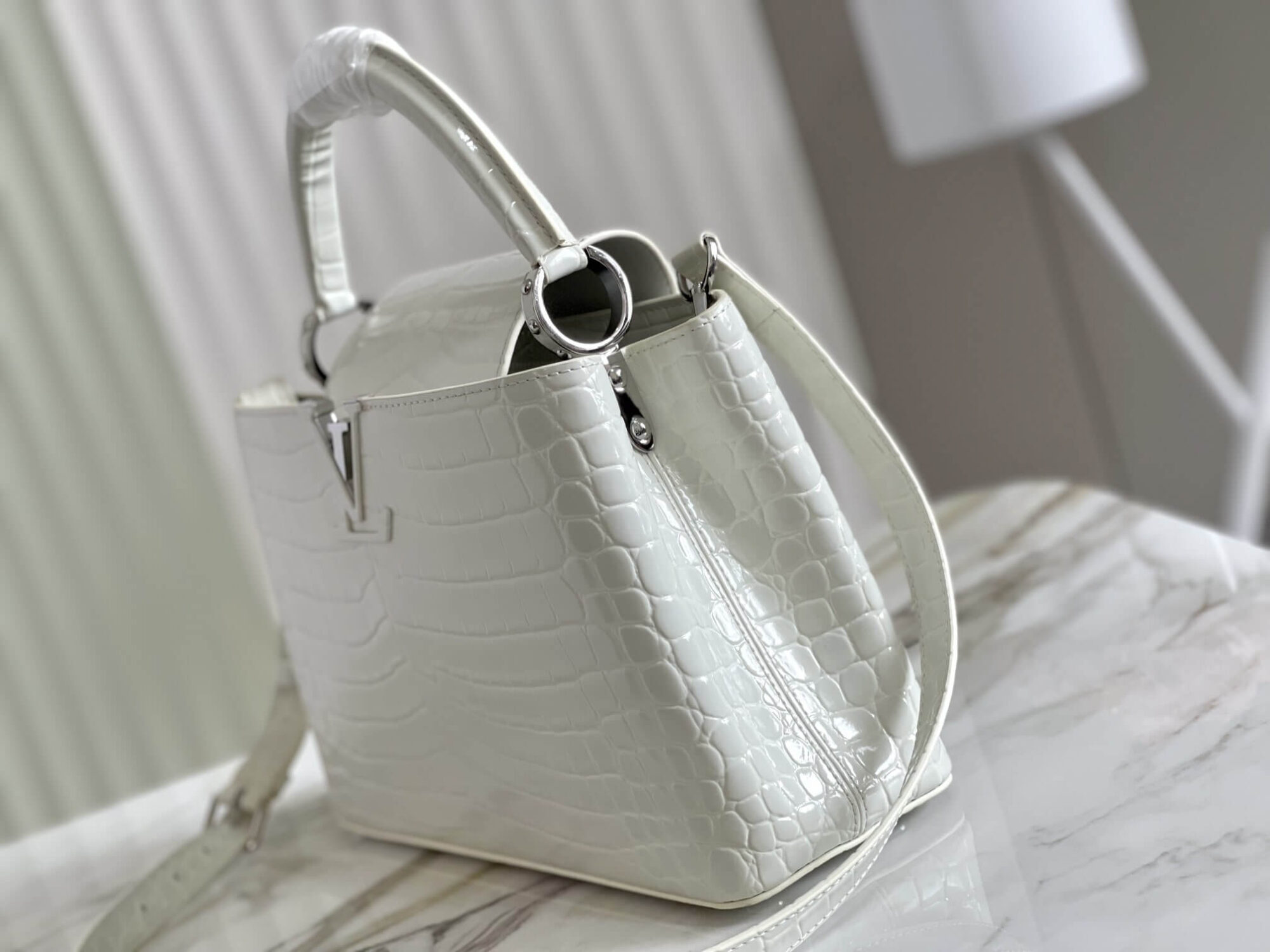 Louis Vuitton LV Crocodile pattern CAPUCINES Large Handbag N93419/M48865 Medium Handbag N93163/M48865 Small Handbag N94227/M48865 Black - White - Red - Green - Yellow - Image 31