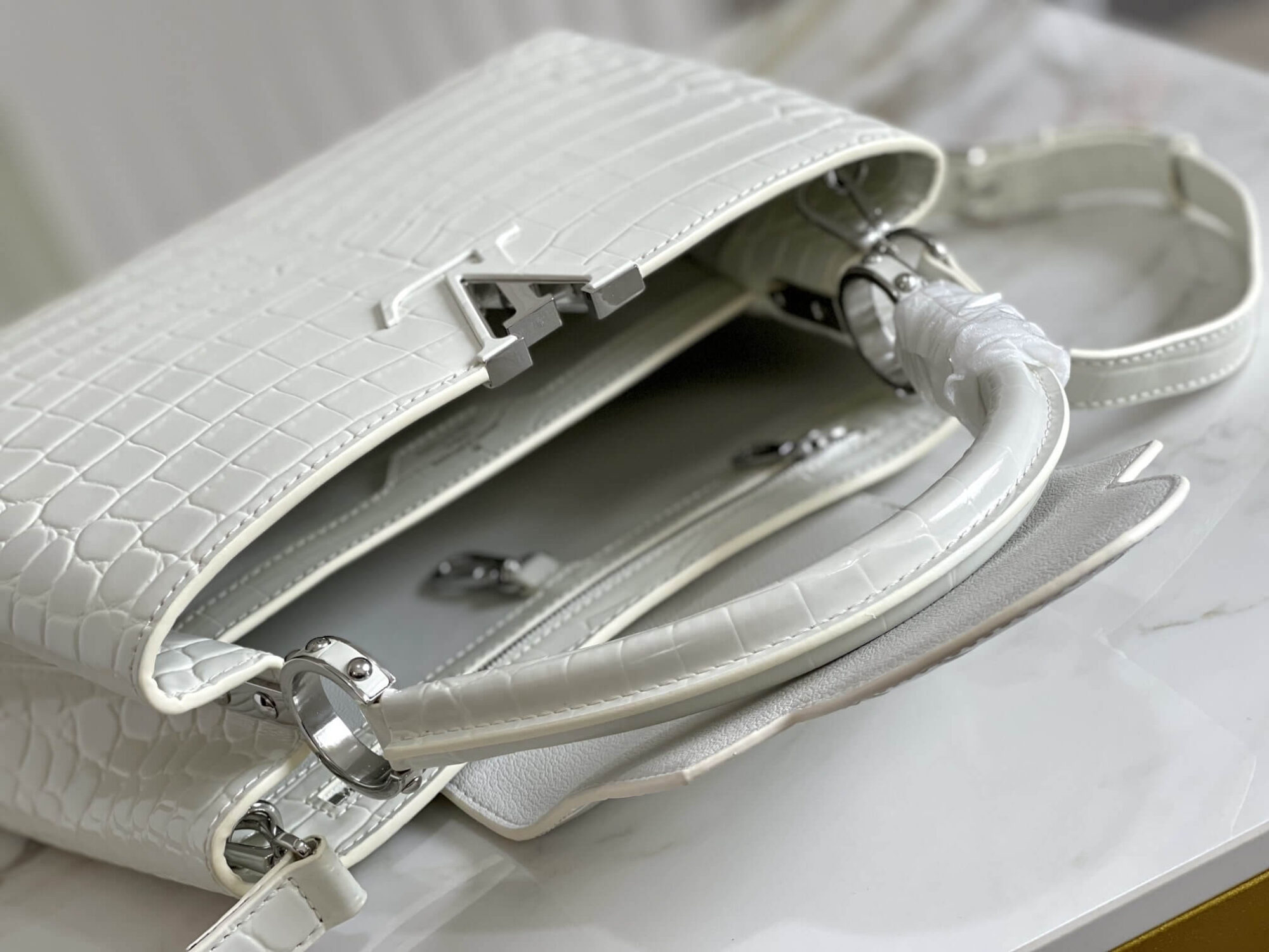 Louis Vuitton LV Crocodile pattern CAPUCINES Large Handbag N93419/M48865 Medium Handbag N93163/M48865 Small Handbag N94227/M48865 Black - White - Red - Green - Yellow - Image 32