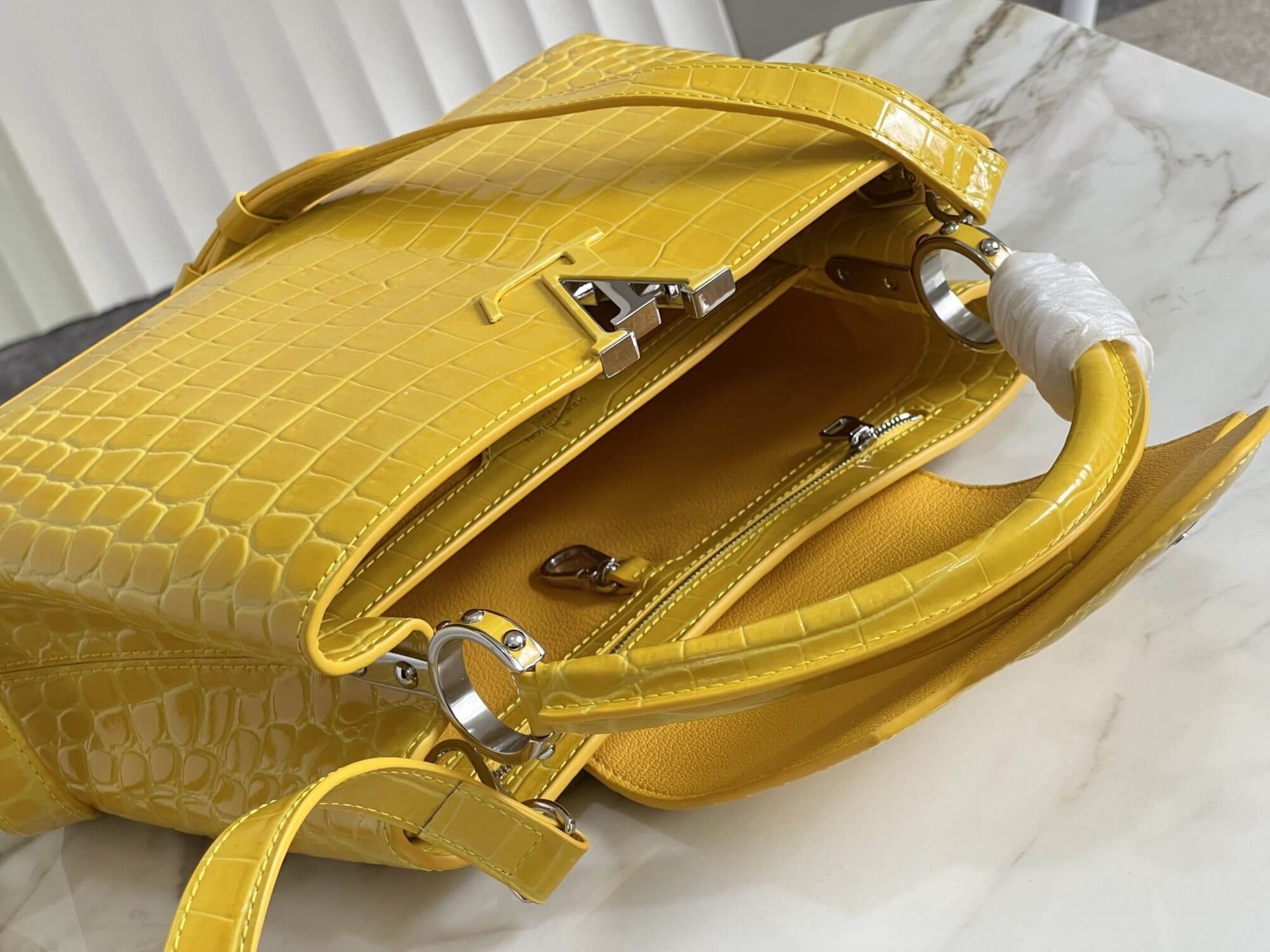 Louis Vuitton LV Crocodile pattern CAPUCINES Large Handbag N93419/M48865 Medium Handbag N93163/M48865 Small Handbag N94227/M48865 Black - White - Red - Green - Yellow - Image 113