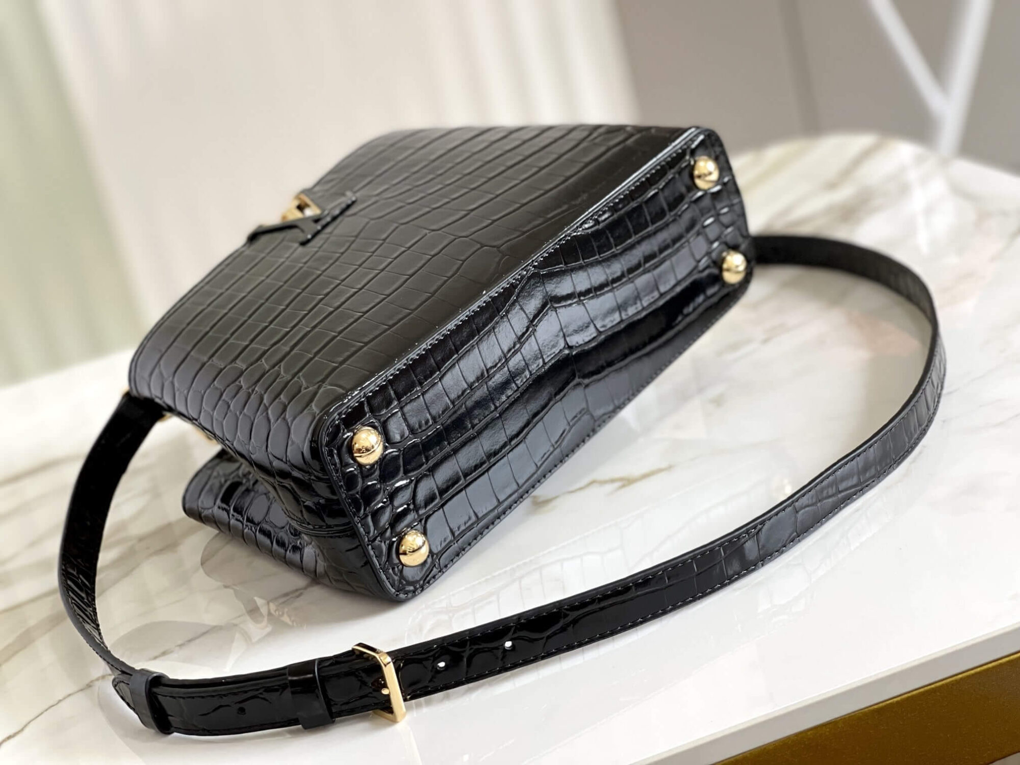 Louis Vuitton LV Crocodile pattern CAPUCINES Large Handbag N93419/M48865 Medium Handbag N93163/M48865 Small Handbag N94227/M48865 Black - White - Red - Green - Yellow - Image 19