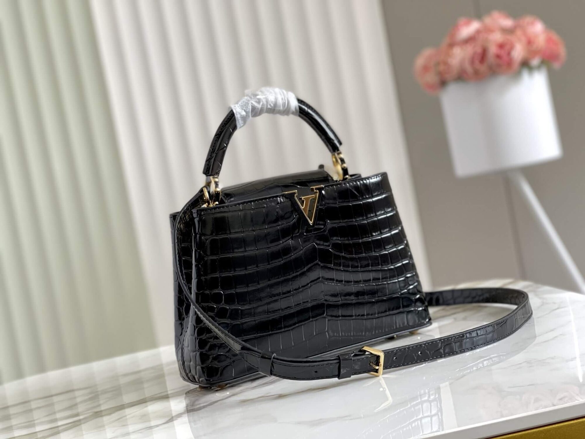 Louis Vuitton LV Crocodile pattern CAPUCINES Large Handbag N93419/M48865 Medium Handbag N93163/M48865 Small Handbag N94227/M48865 Black - White - Red - Green - Yellow - Image 11