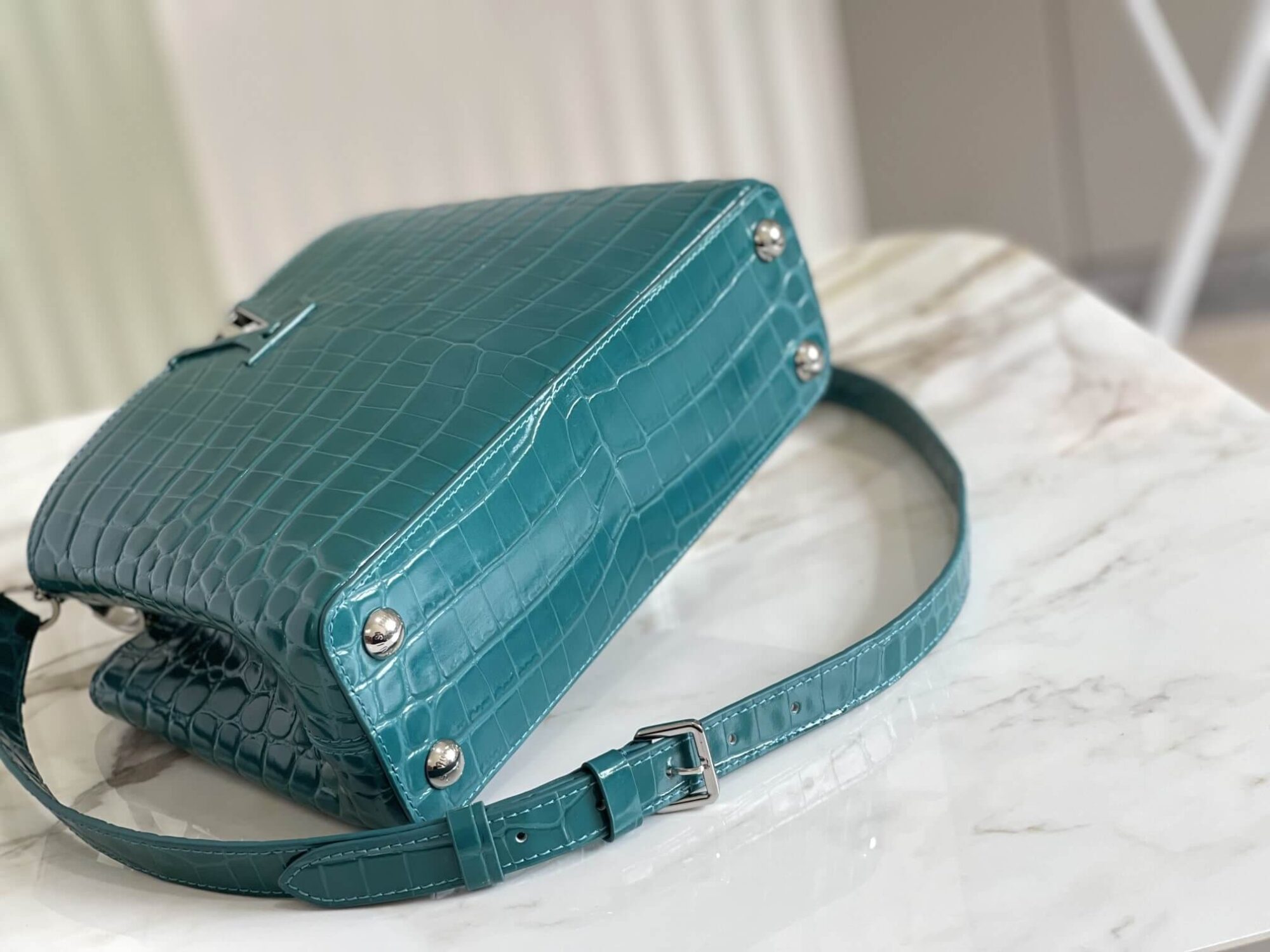 Louis Vuitton LV Crocodile pattern CAPUCINES Large Handbag N93419/M48865 Medium Handbag N93163/M48865 Small Handbag N94227/M48865 Black - White - Red - Green - Yellow - Image 100