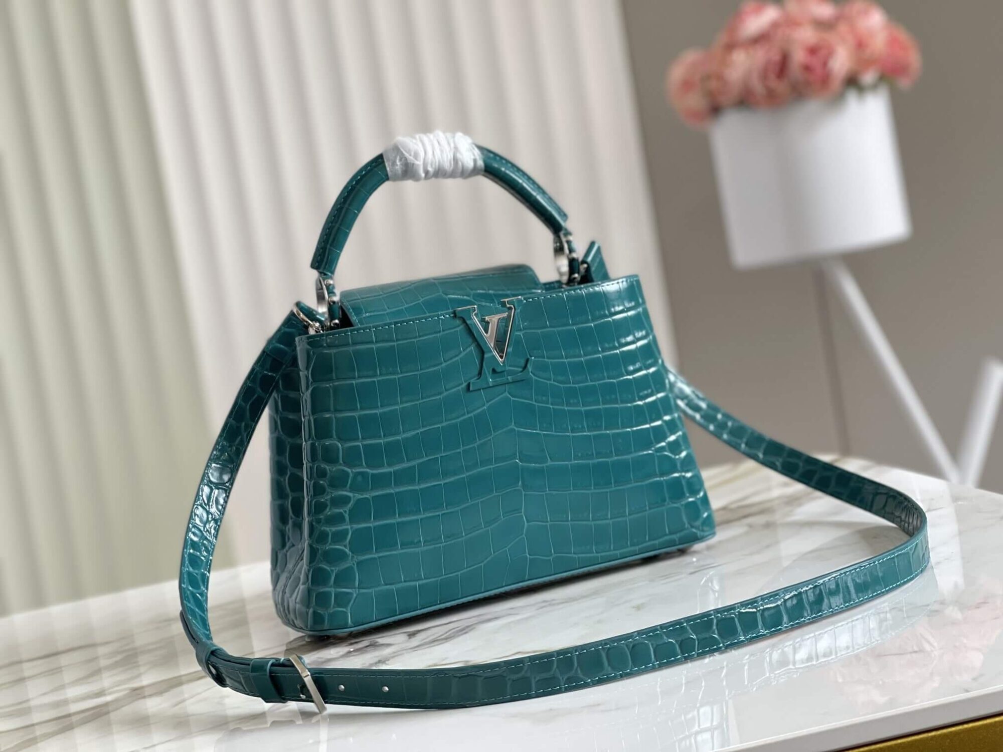 Louis Vuitton LV Crocodile pattern CAPUCINES Large Handbag N93419/M48865 Medium Handbag N93163/M48865 Small Handbag N94227/M48865 Black - White - Red - Green - Yellow - Image 92