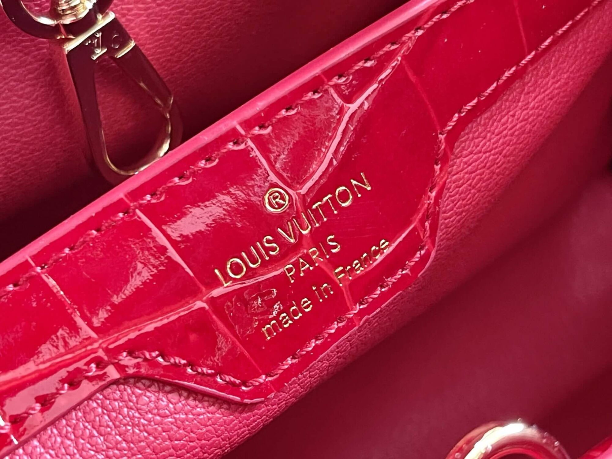 Louis Vuitton LV Crocodile pattern CAPUCINES Large Handbag N93419/M48865 Medium Handbag N93163/M48865 Small Handbag N94227/M48865 Black - White - Red - Green - Yellow - Image 69