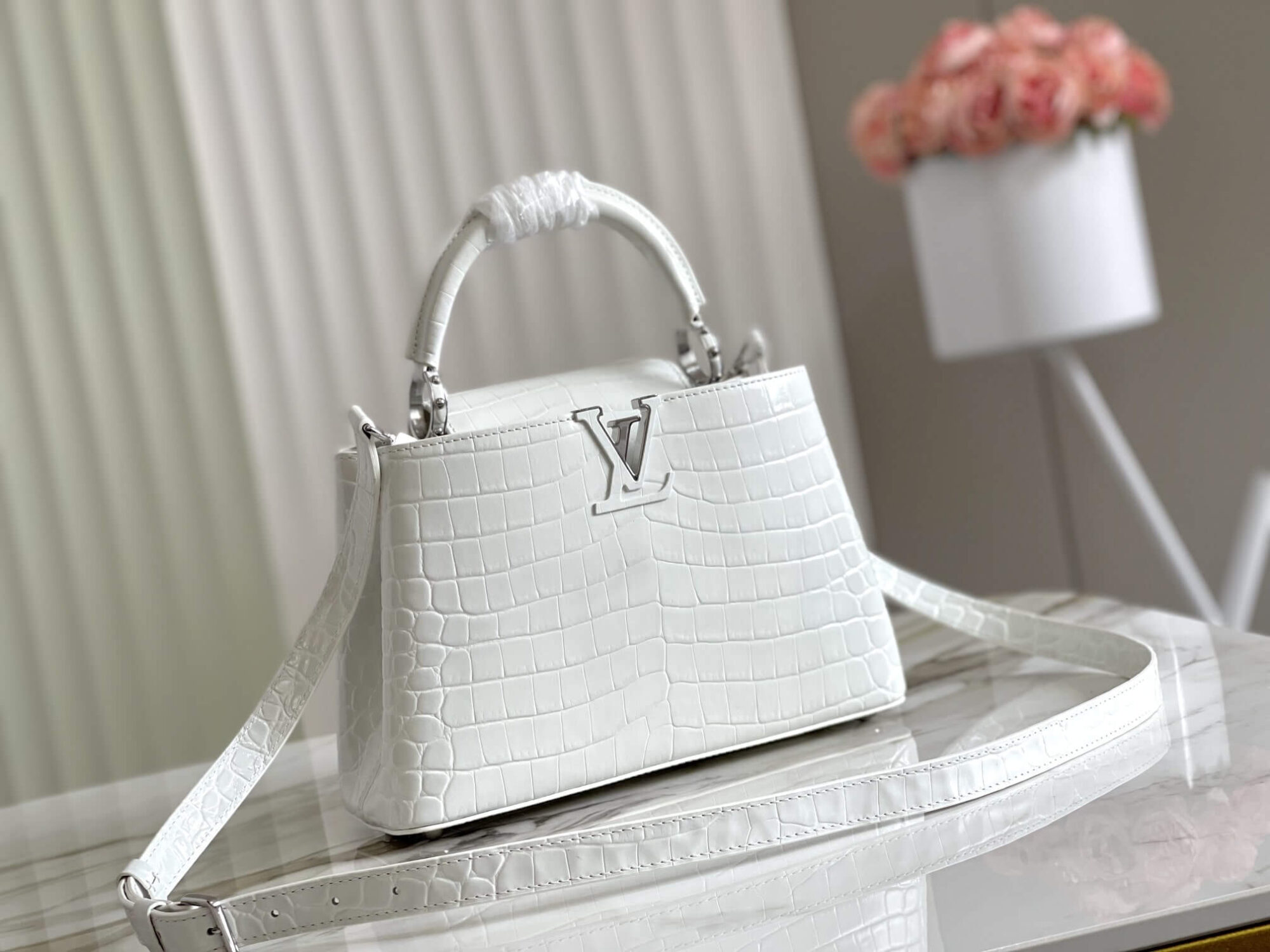 Louis Vuitton LV Crocodile pattern CAPUCINES Large Handbag N93419/M48865 Medium Handbag N93163/M48865 Small Handbag N94227/M48865 Black - White - Red - Green - Yellow - Image 38