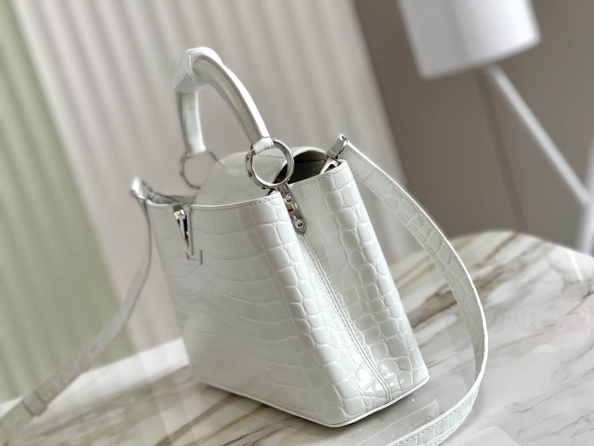 Louis Vuitton LV Crocodile pattern CAPUCINES Large Handbag N93419/M48865 Medium Handbag N93163/M48865 Small Handbag N94227/M48865 Black - White - Red - Green - Yellow - Image 40