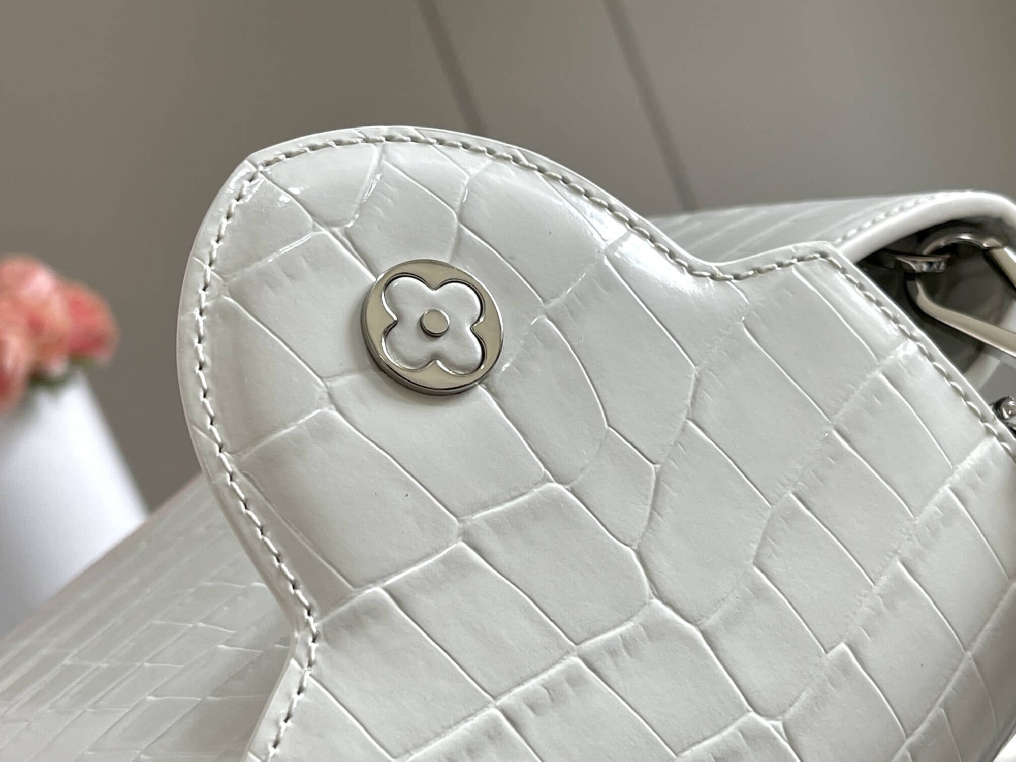 Louis Vuitton LV Crocodile pattern CAPUCINES Large Handbag N93419/M48865 Medium Handbag N93163/M48865 Small Handbag N94227/M48865 Black - White - Red - Green - Yellow - Image 44