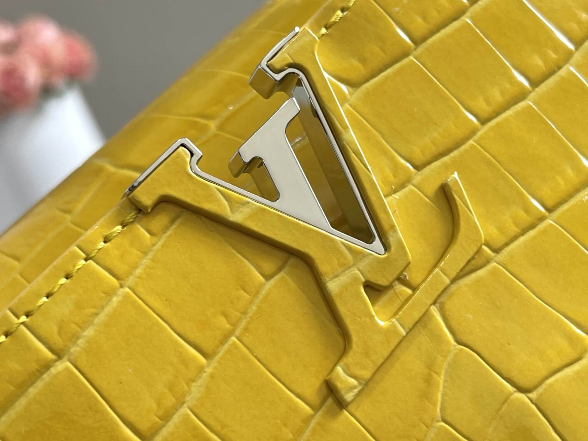 Louis Vuitton LV Crocodile pattern CAPUCINES Large Handbag N93419/M48865 Medium Handbag N93163/M48865 Small Handbag N94227/M48865 Black - White - Red - Green - Yellow - Image 123