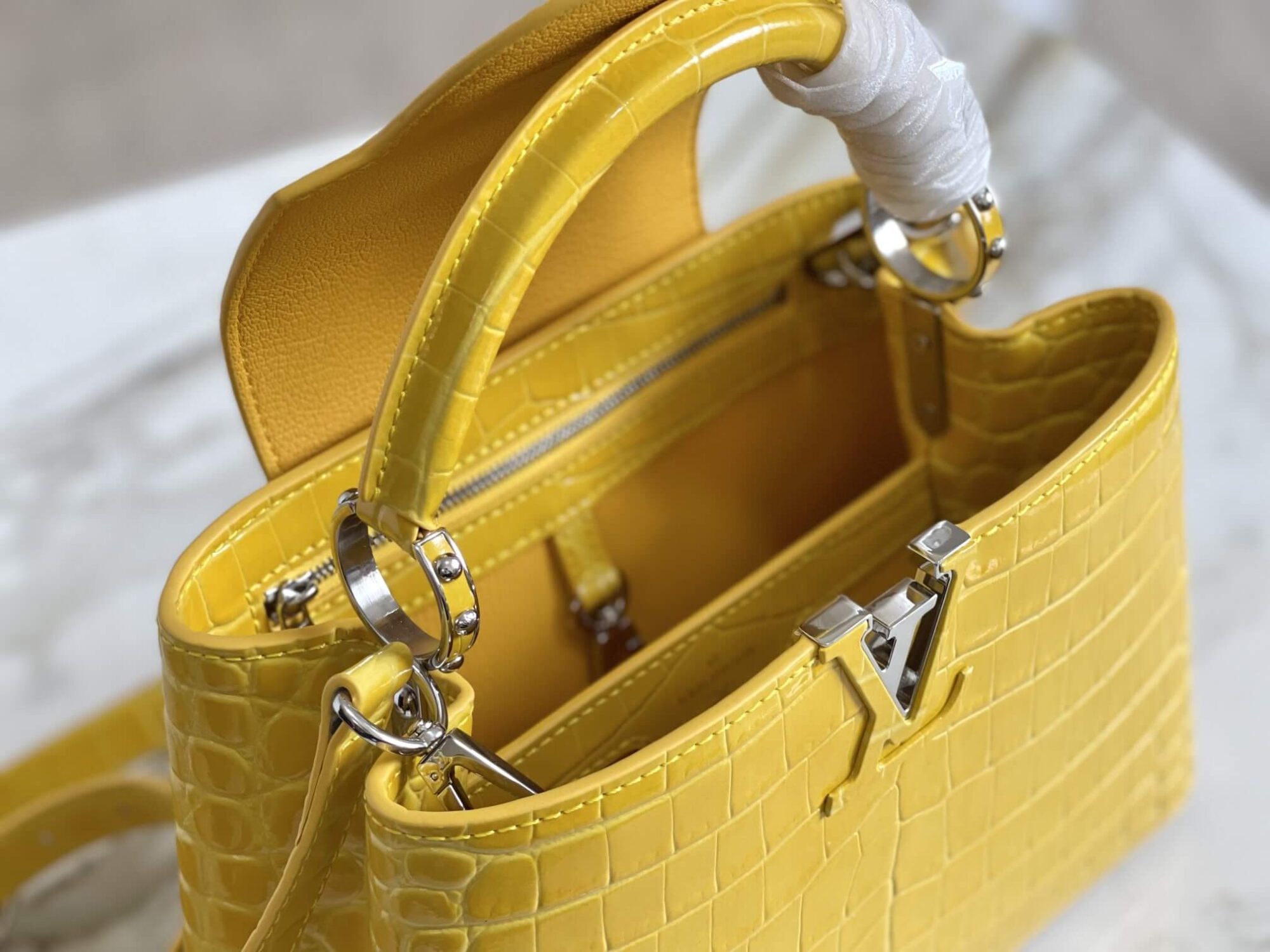 Louis Vuitton LV Crocodile pattern CAPUCINES Large Handbag N93419/M48865 Medium Handbag N93163/M48865 Small Handbag N94227/M48865 Black - White - Red - Green - Yellow - Image 122