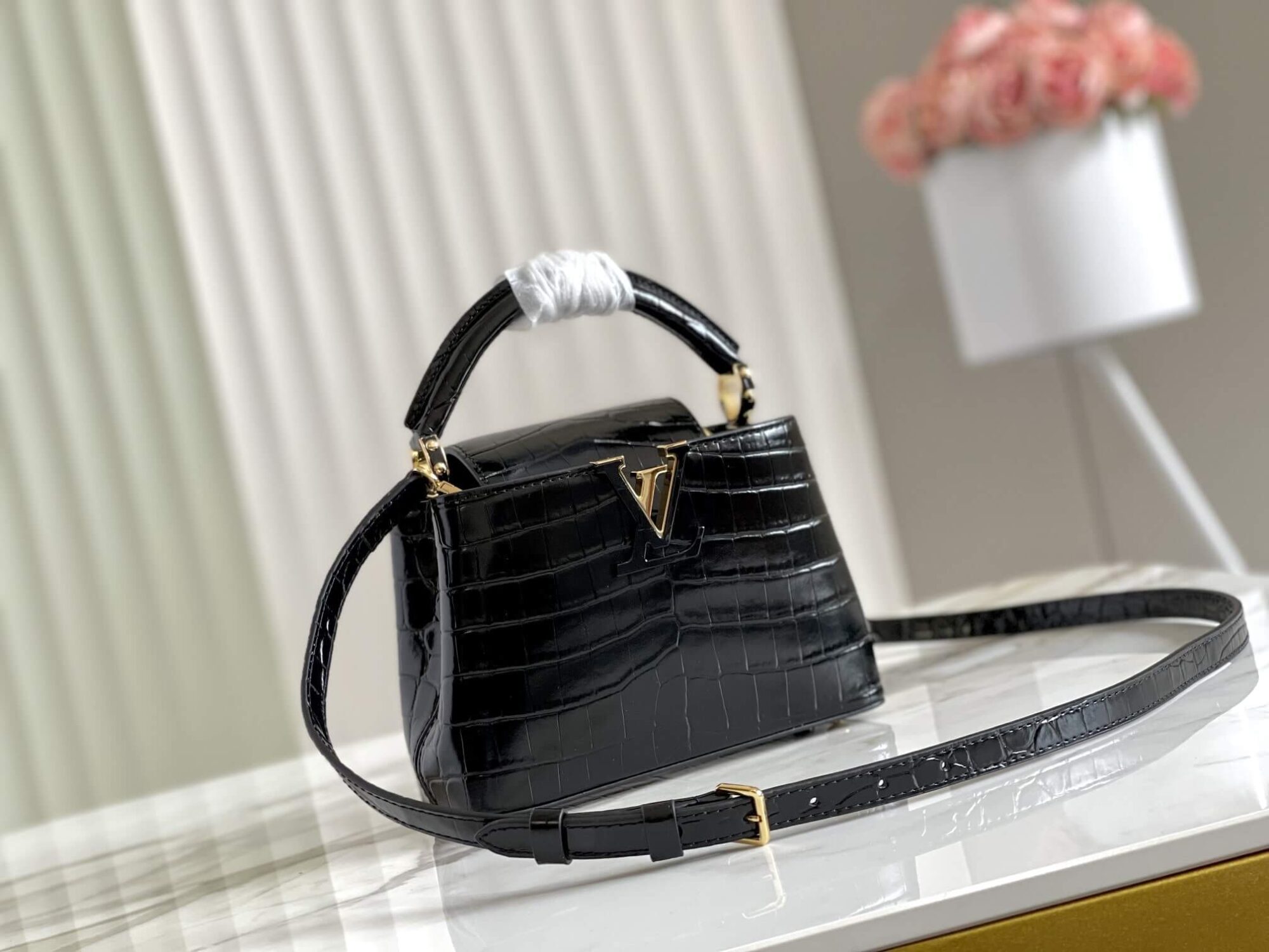 Louis Vuitton LV Crocodile pattern CAPUCINES Large Handbag N93419/M48865 Medium Handbag N93163/M48865 Small Handbag N94227/M48865 Black - White - Red - Green - Yellow - Image 20