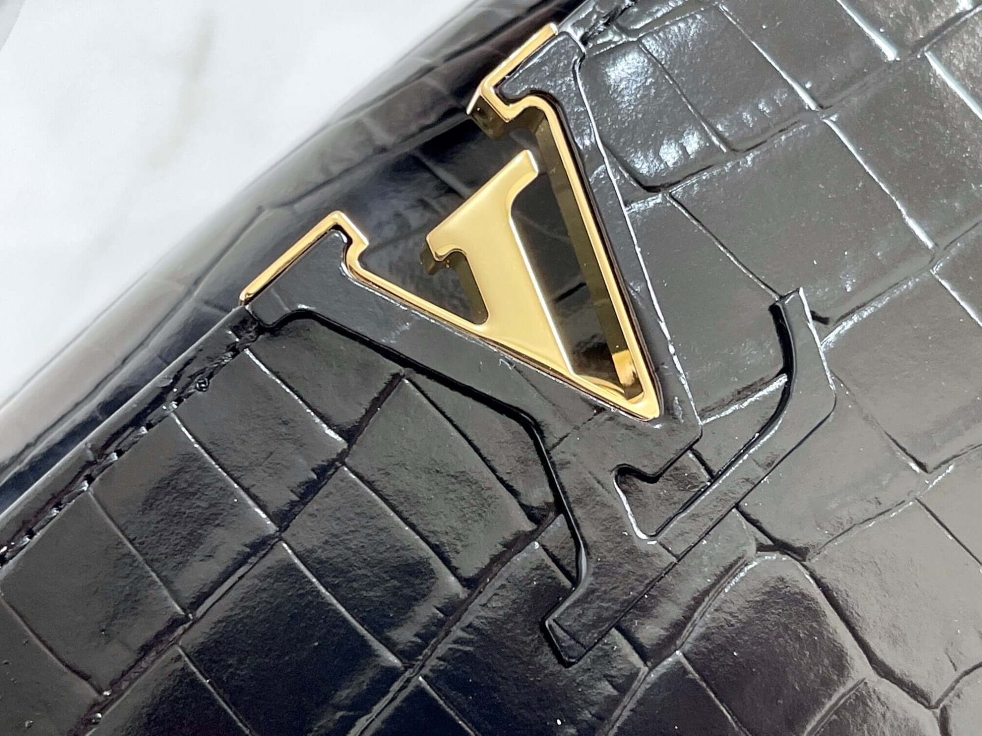 Louis Vuitton LV Crocodile pattern CAPUCINES Large Handbag N93419/M48865 Medium Handbag N93163/M48865 Small Handbag N94227/M48865 Black - White - Red - Green - Yellow - Image 26