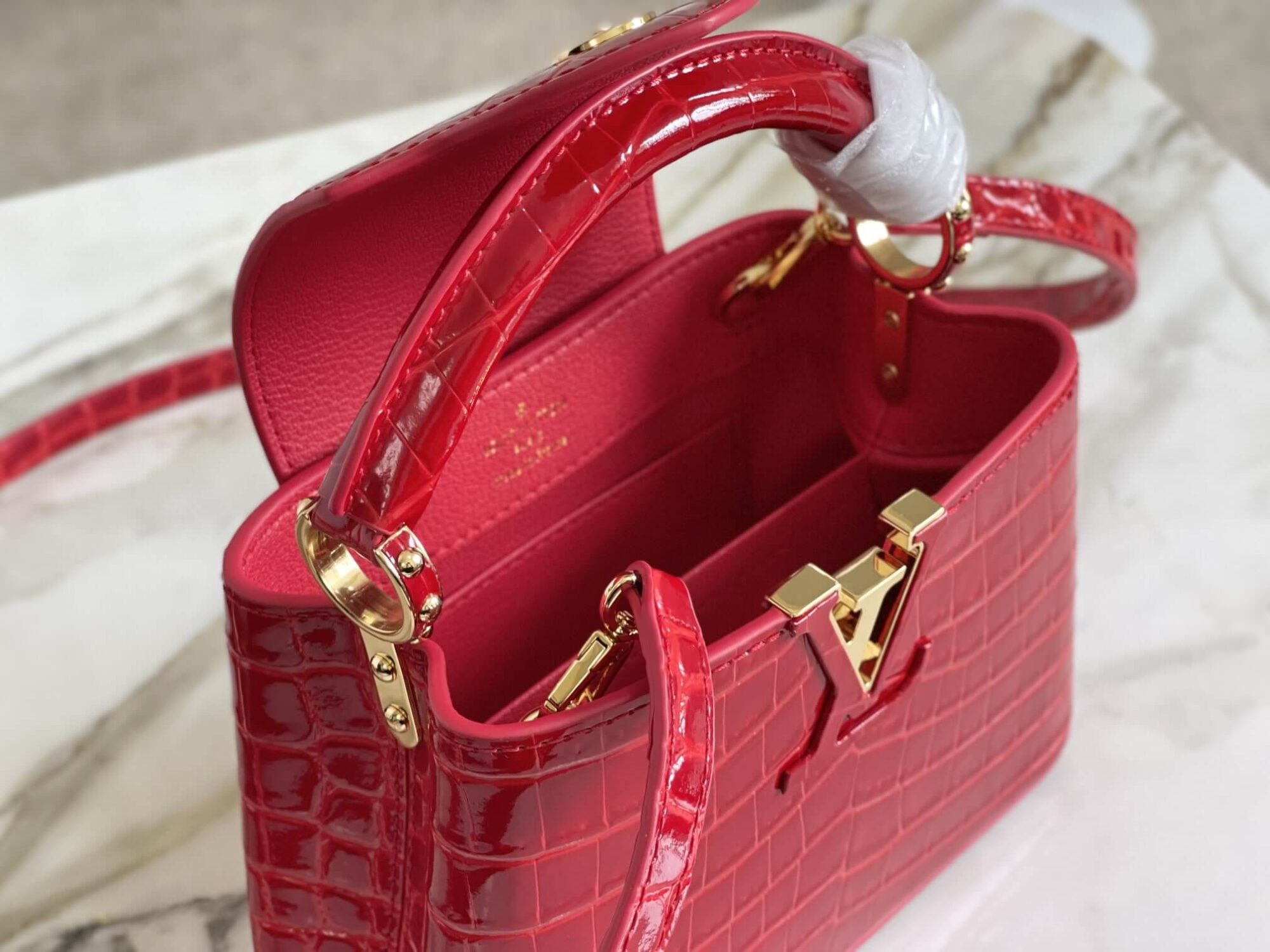 Louis Vuitton LV Crocodile pattern CAPUCINES Large Handbag N93419/M48865 Medium Handbag N93163/M48865 Small Handbag N94227/M48865 Black - White - Red - Green - Yellow - Image 77