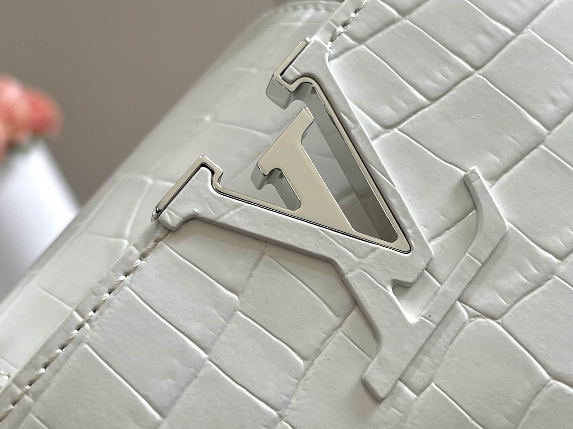 Louis Vuitton LV Crocodile pattern CAPUCINES Large Handbag N93419/M48865 Medium Handbag N93163/M48865 Small Handbag N94227/M48865 Black - White - Red - Green - Yellow - Image 51